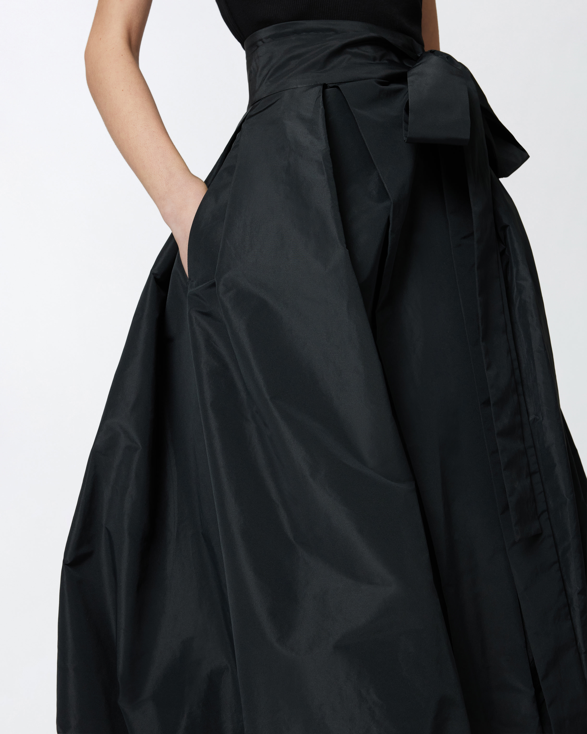 Pinko Wide Taffeta Skirt With Bow In Noir Limousine