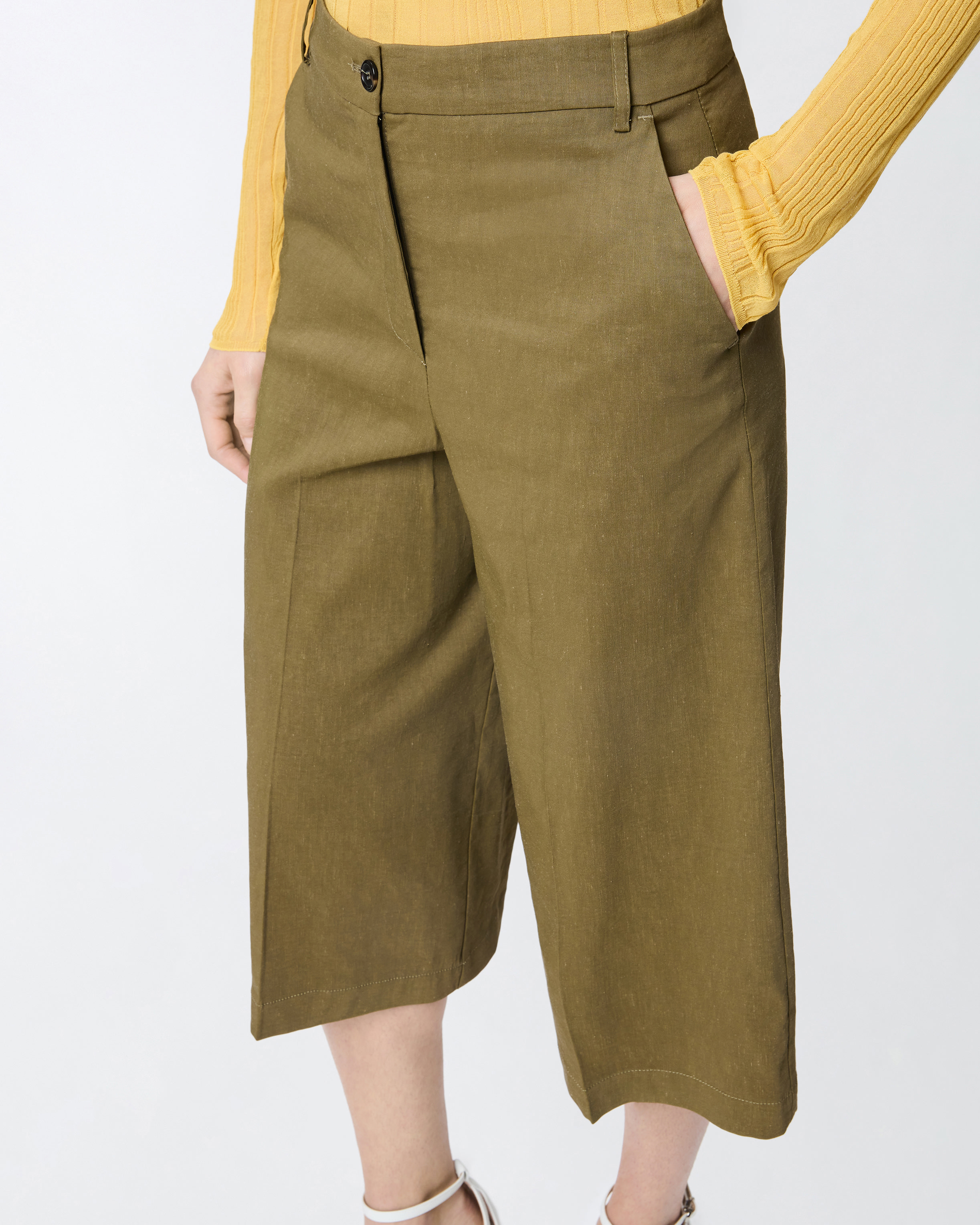 パンツ PINKO Women Shorts  Burmudas 104977 A0IMX26 Green Wide-leg linen Bermuda shorts PINKO → Shop Online