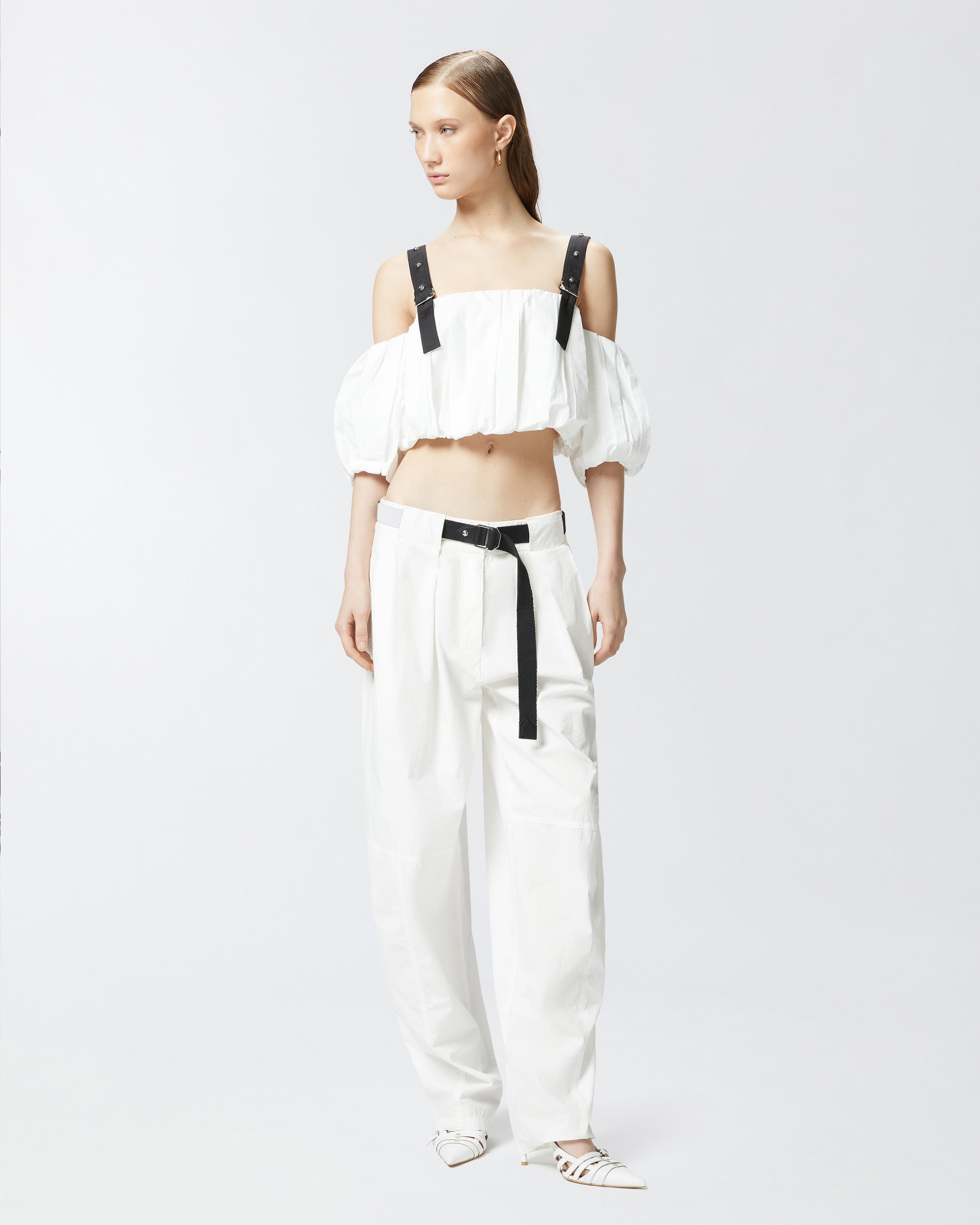 Pinko Cropped Beige Top With Puff Sleeves And Adjustable Straps In Blanc/noir