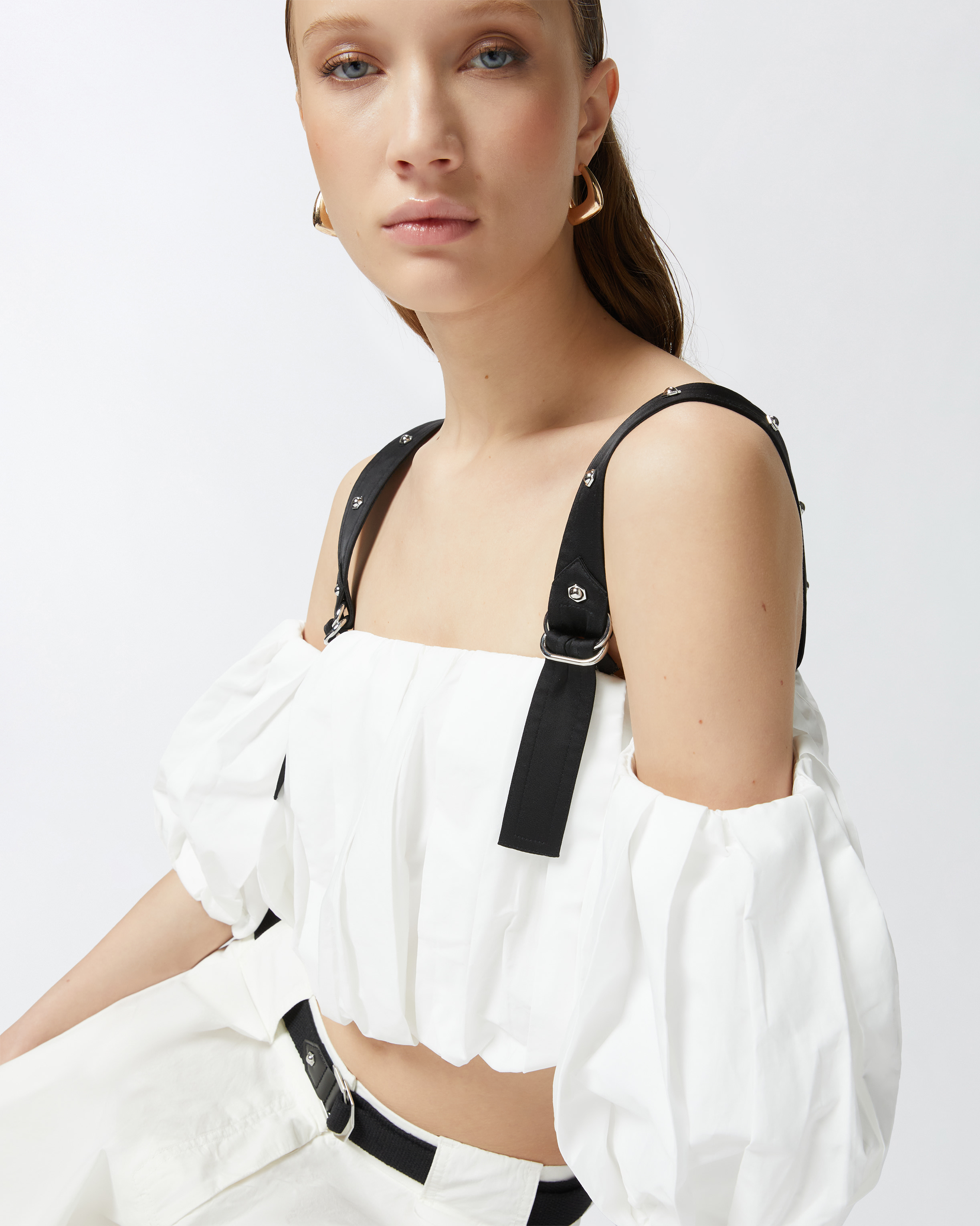 Pinko Cropped Beige Top With Puff Sleeves And Adjustable Straps In Blanc/noir