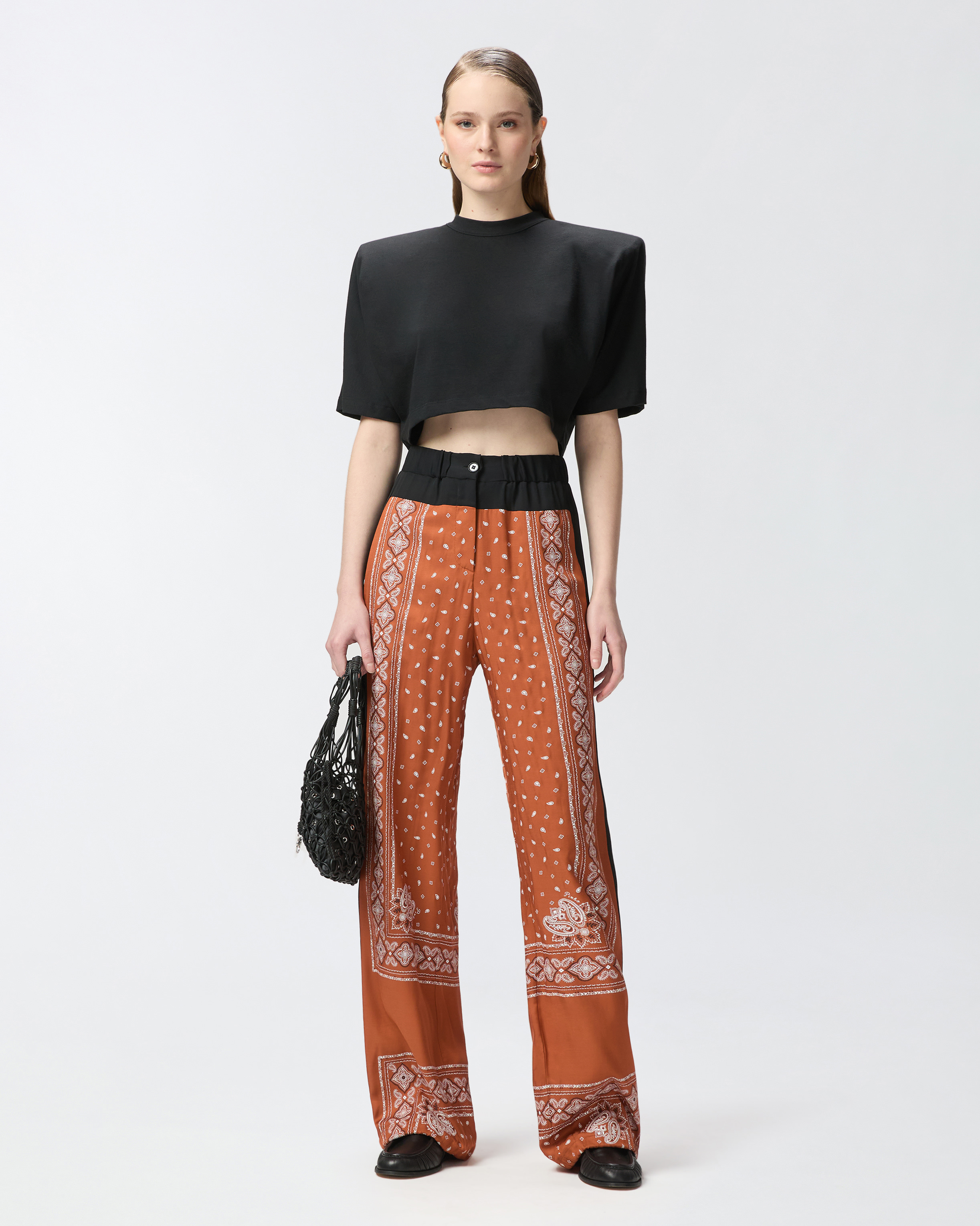 Pinko Short-sleeved Crop Top With Padded Shoulders In Noir Limousine