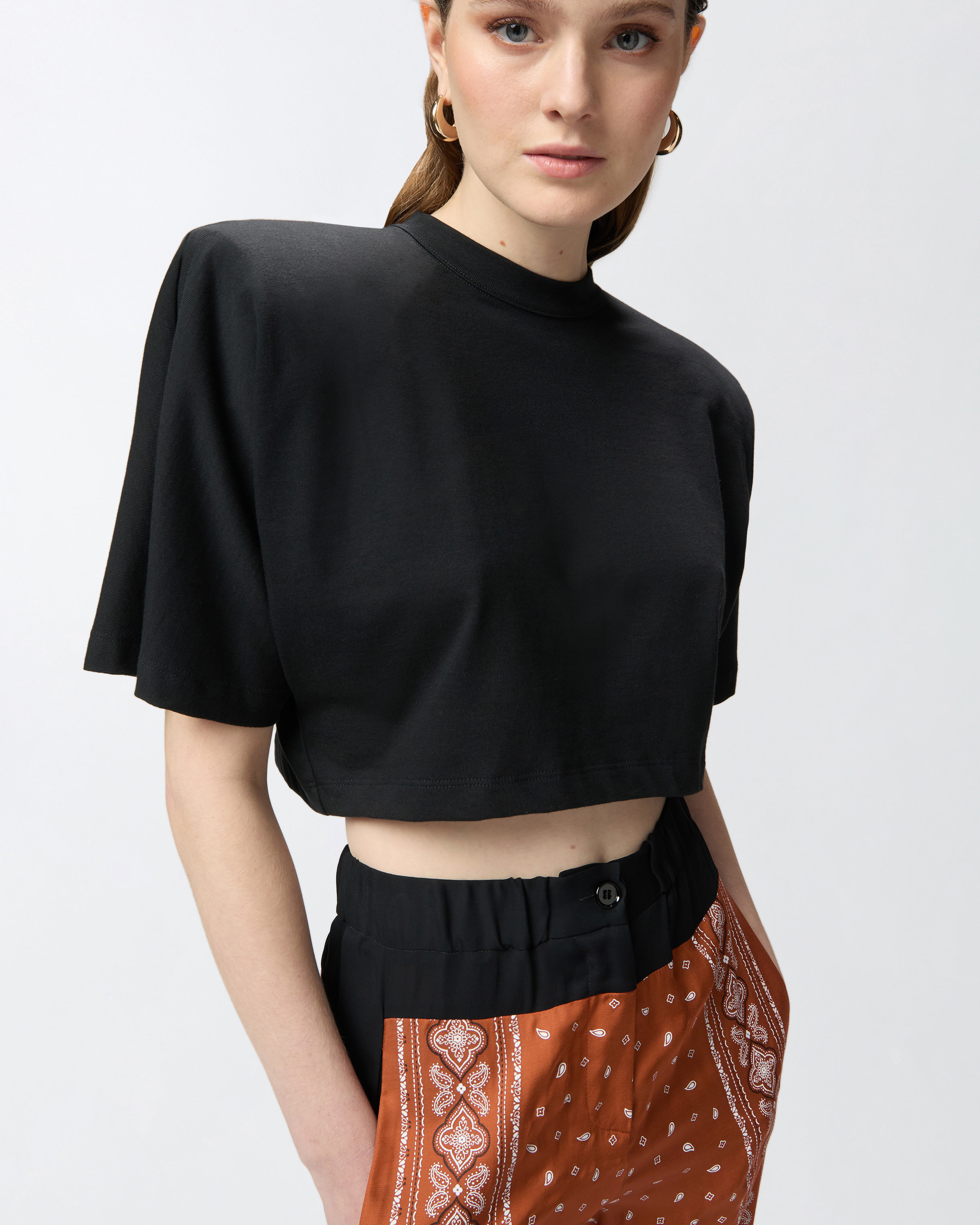 Pinko Short-sleeved Crop Top With Padded Shoulders In Noir Limousine