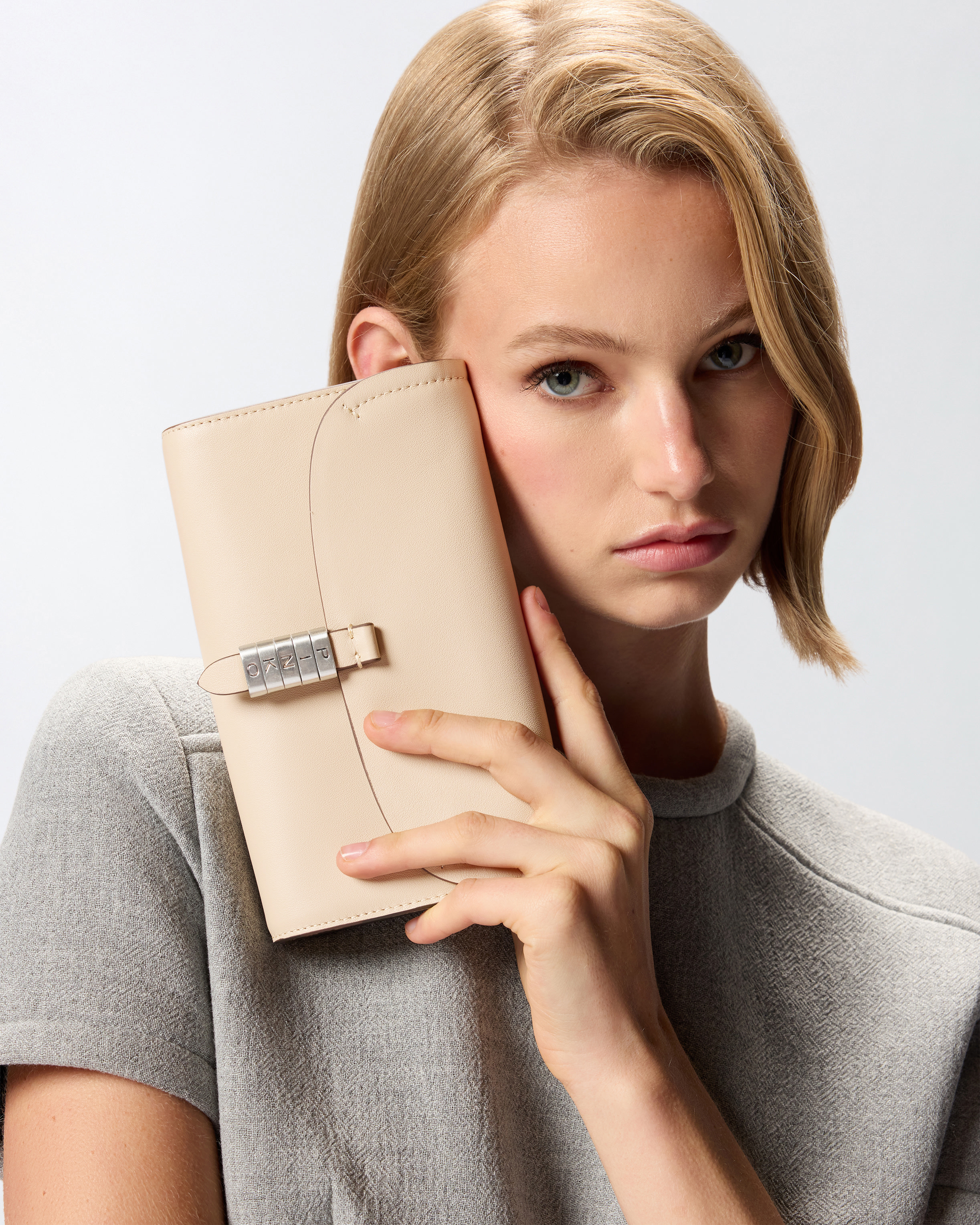 Portefeuille en cuir avec logo PINKO et bandoulière 6