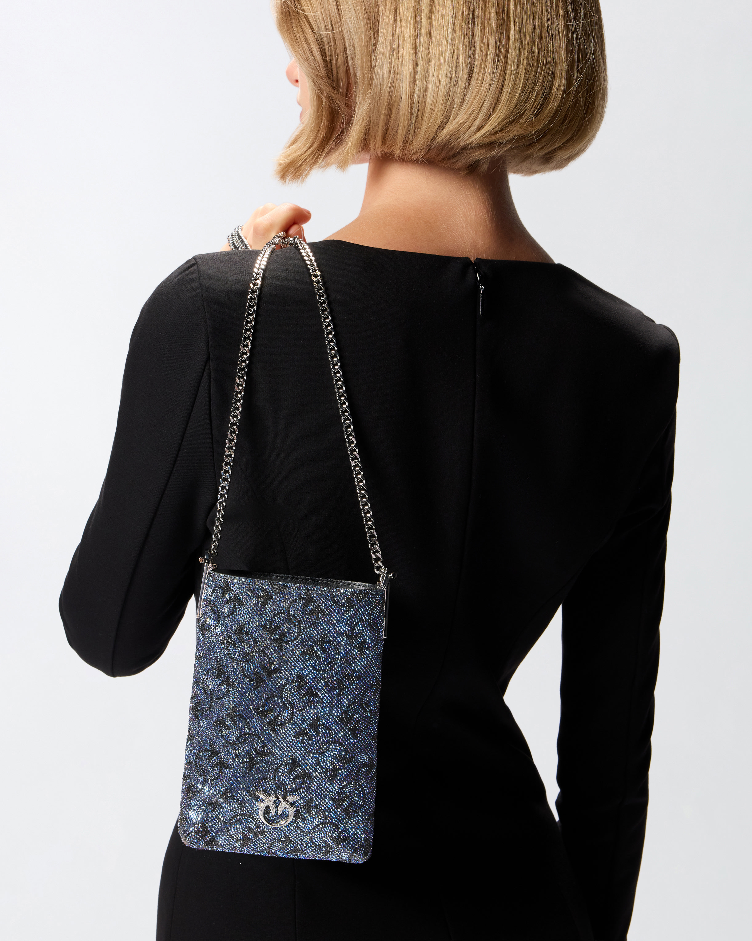 Чехол для смартфона на цепочке из кожи с россыпью стразов 5