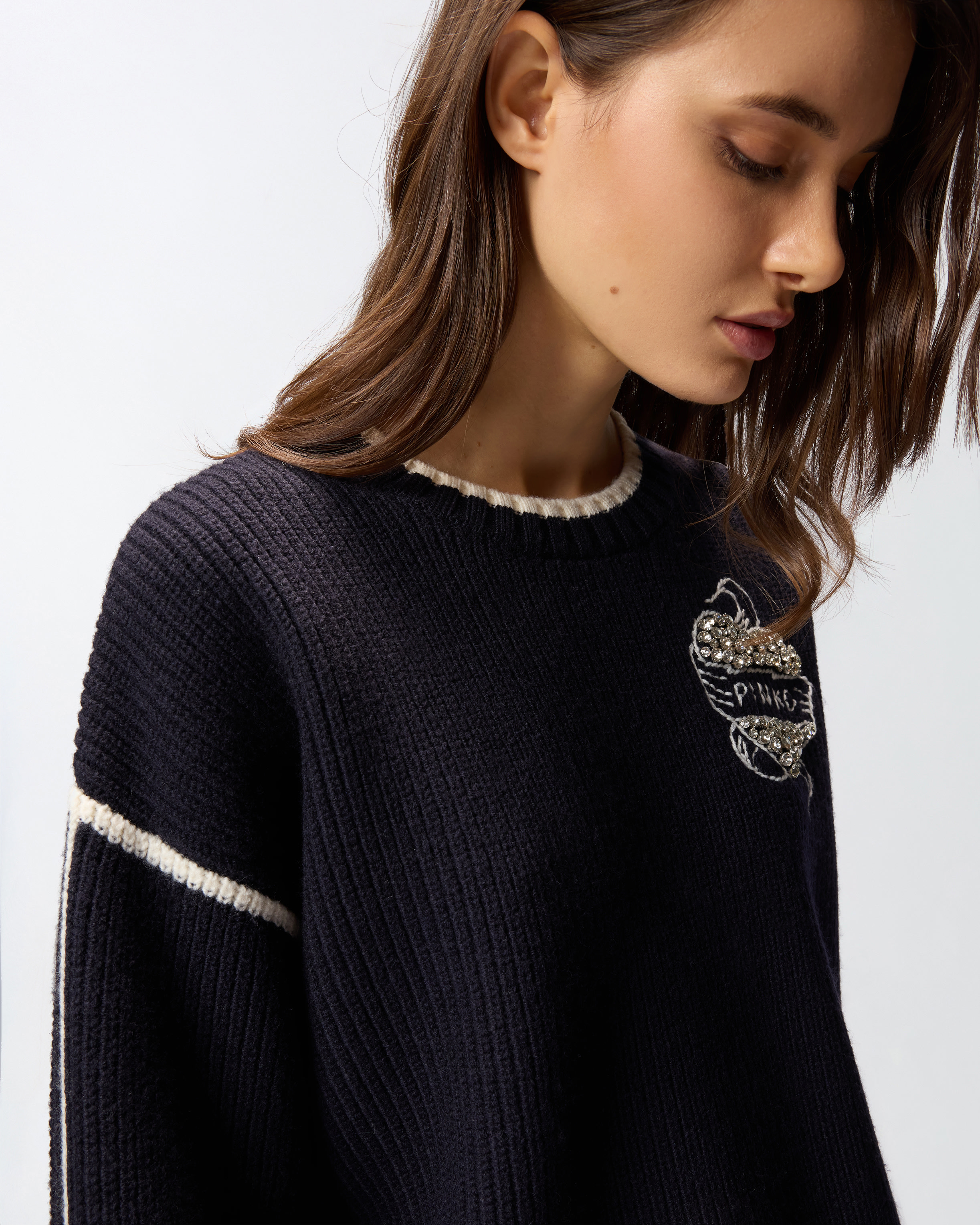 Jersey de cuello redondo con bordados joya 3