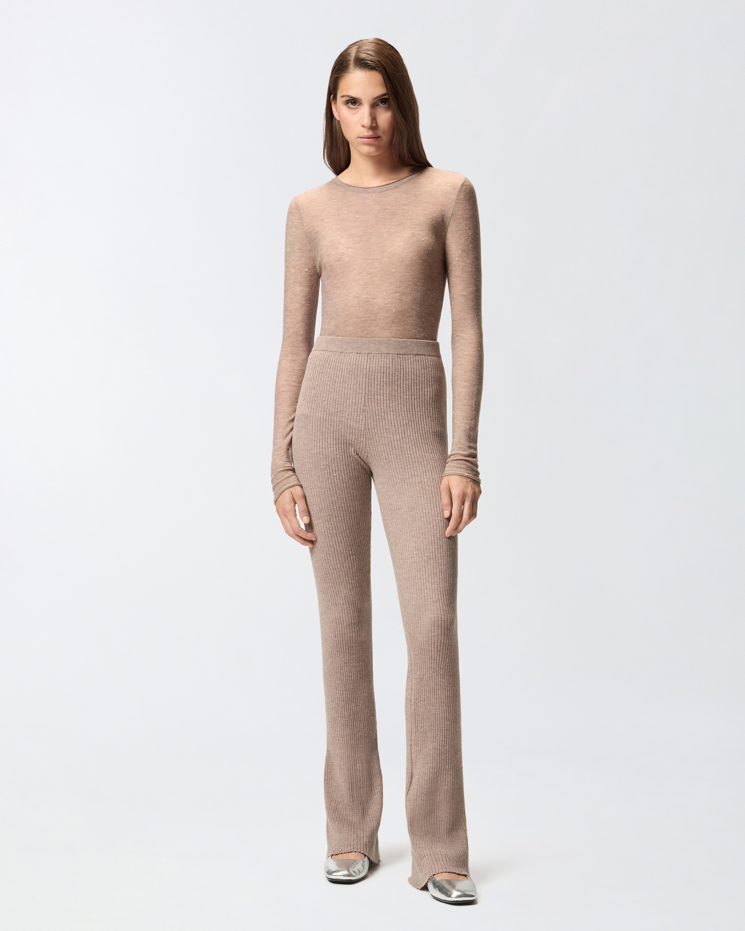 Лонгслив с круглым вырезом и пайетками 1