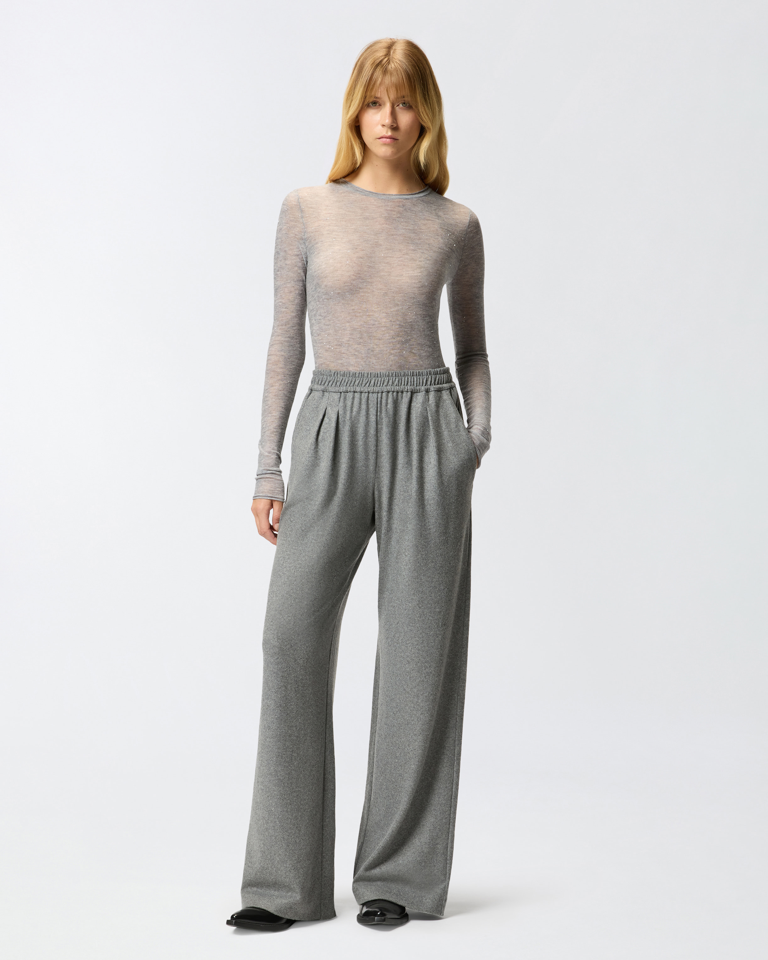 Лонгслив с круглым вырезом и пайетками 1