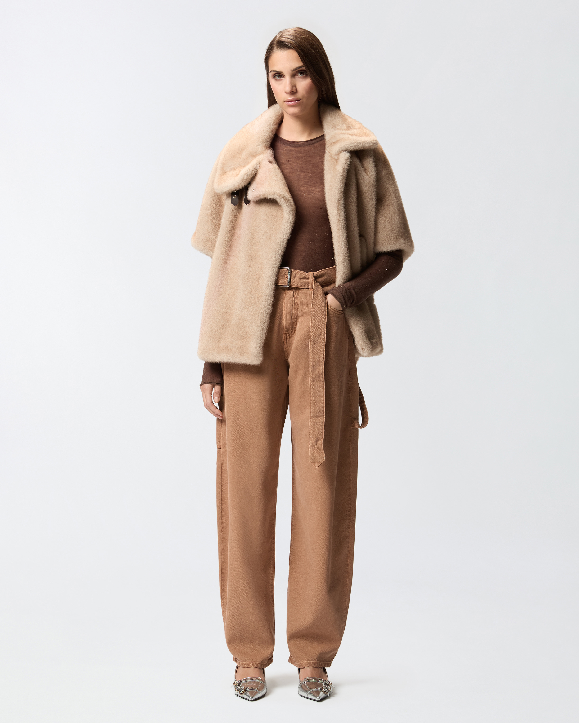 Лонгслив с круглым вырезом и пайетками 1