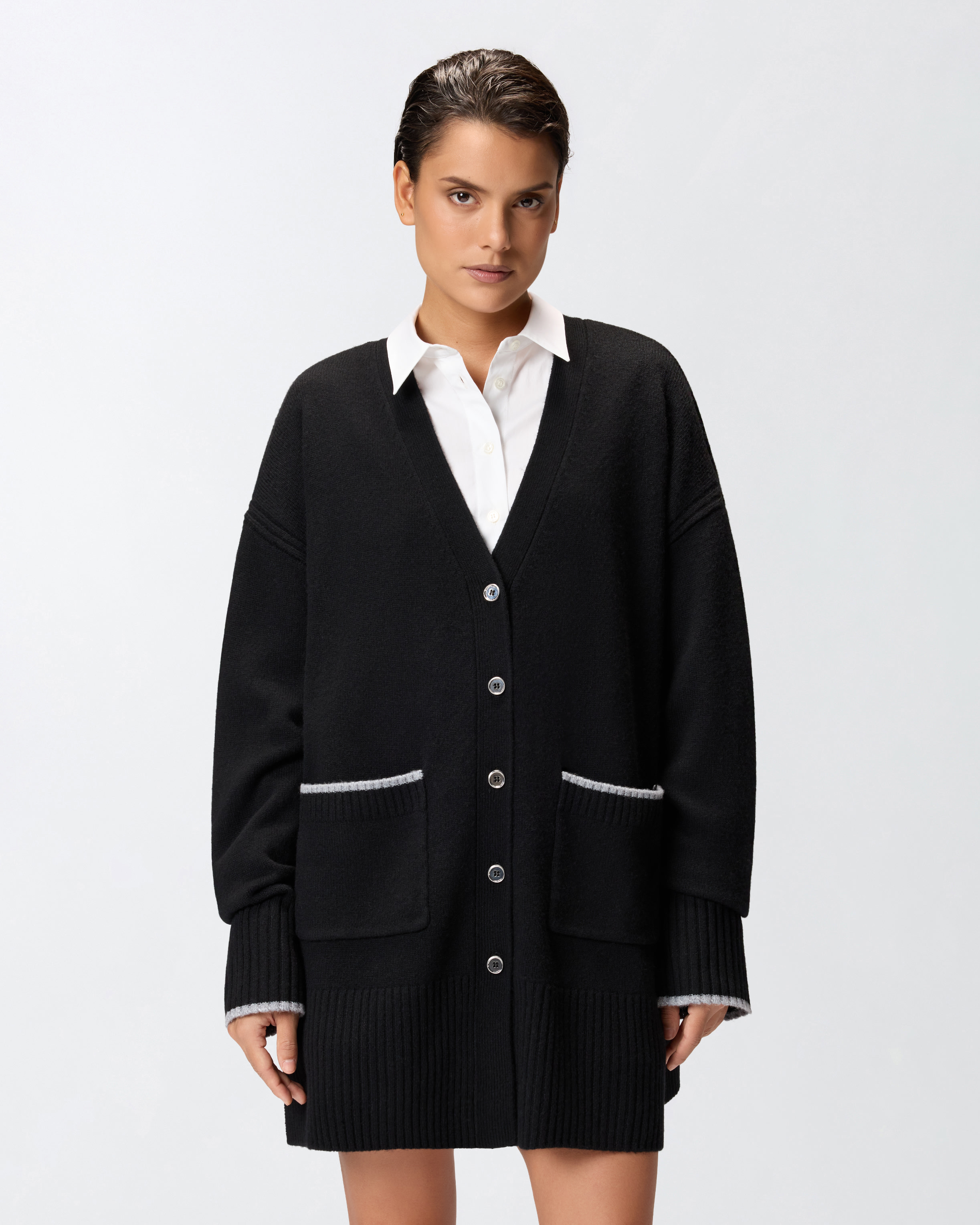 Lange Cardigan mit V-Ausschnitt 0