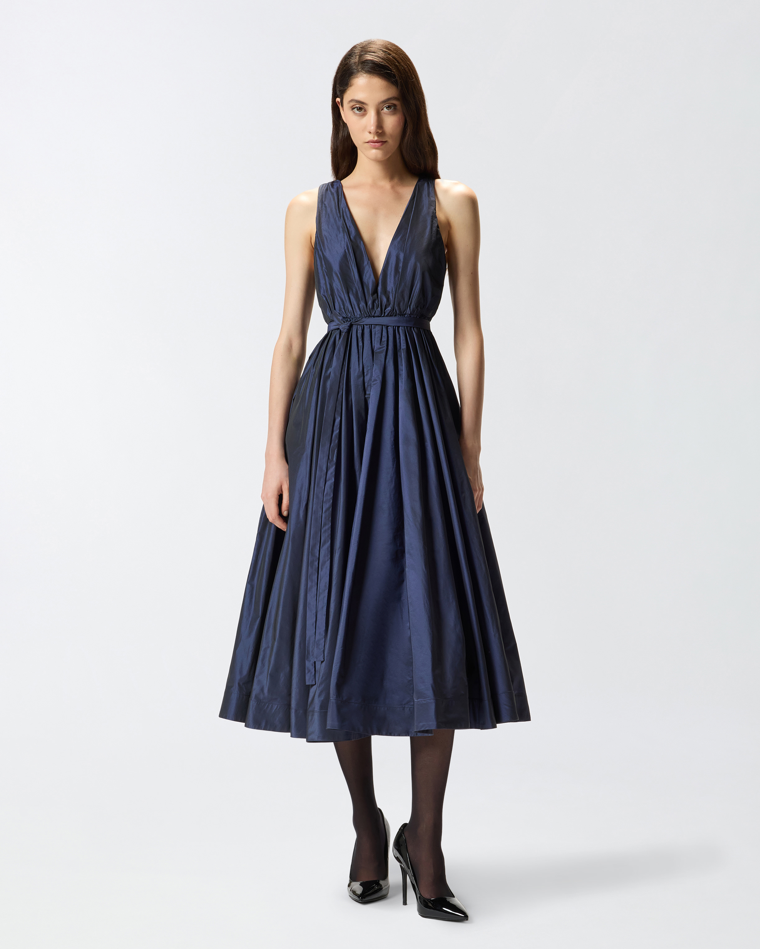 Dress with bow and loose skirt 1