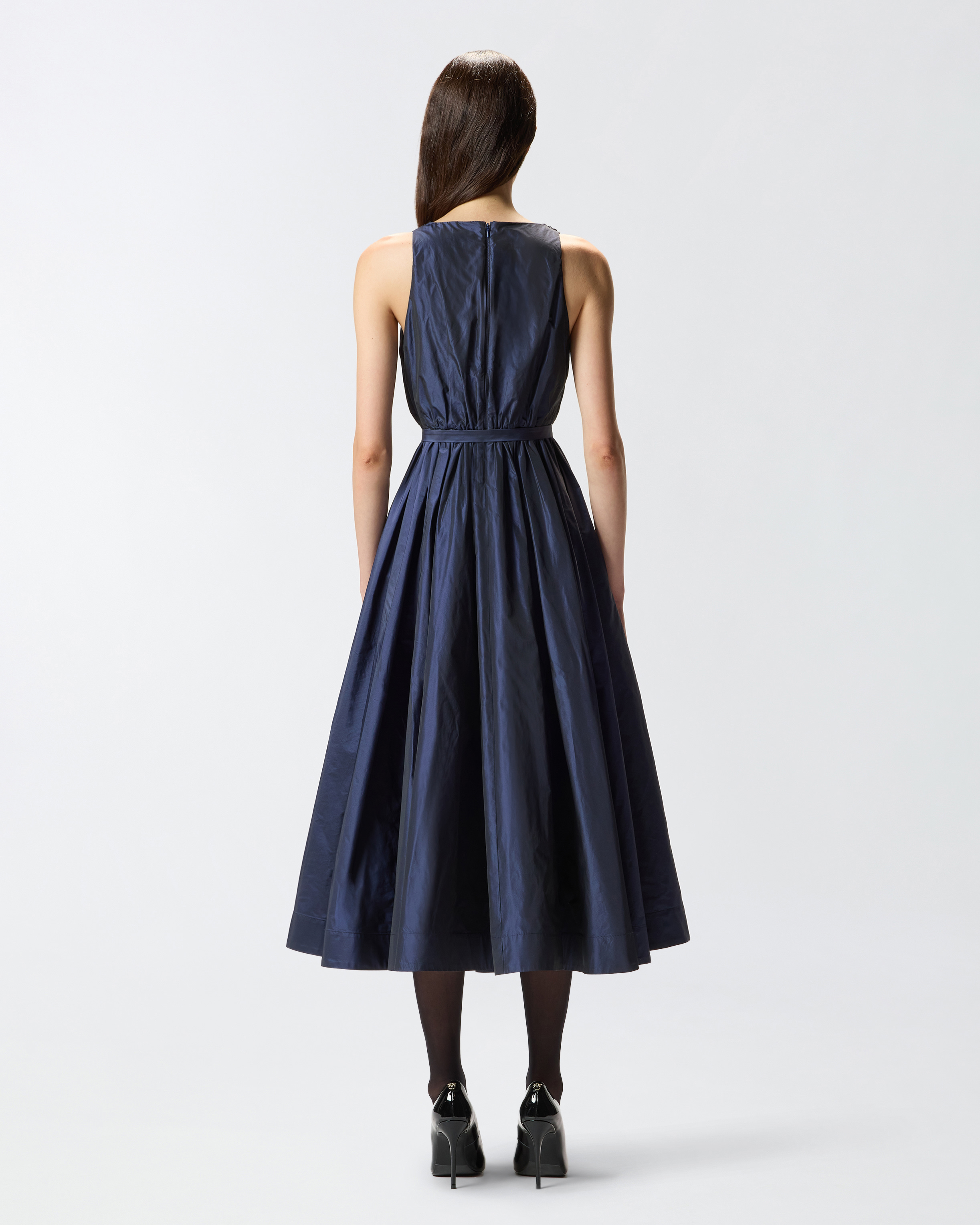 Dress with bow and loose skirt 2