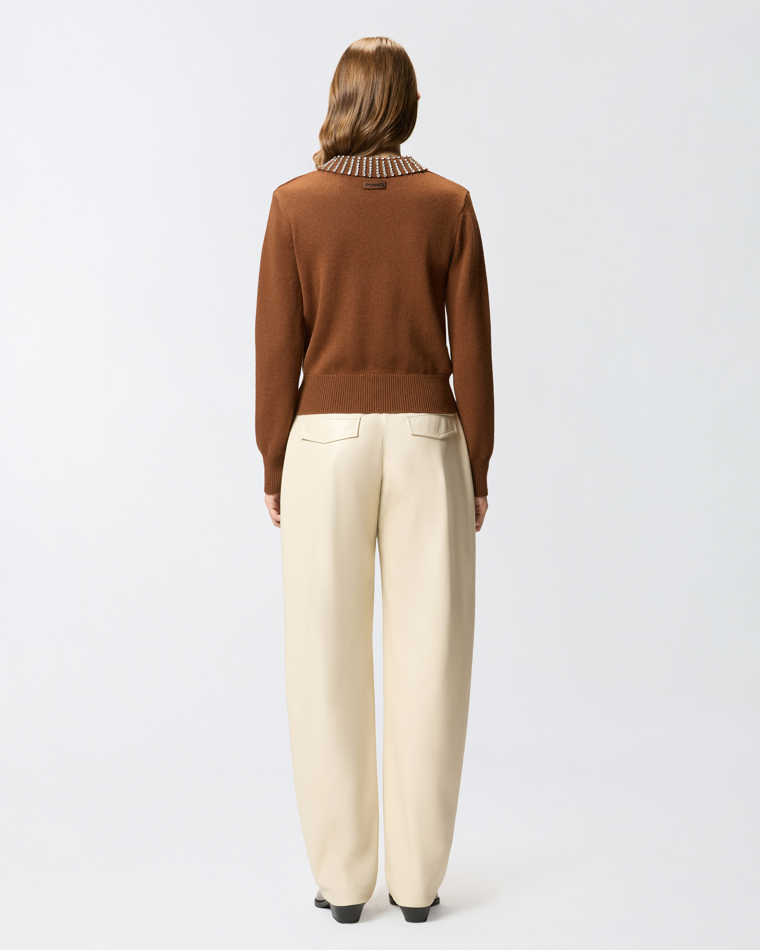 Джемпер с воротником и стразами 2