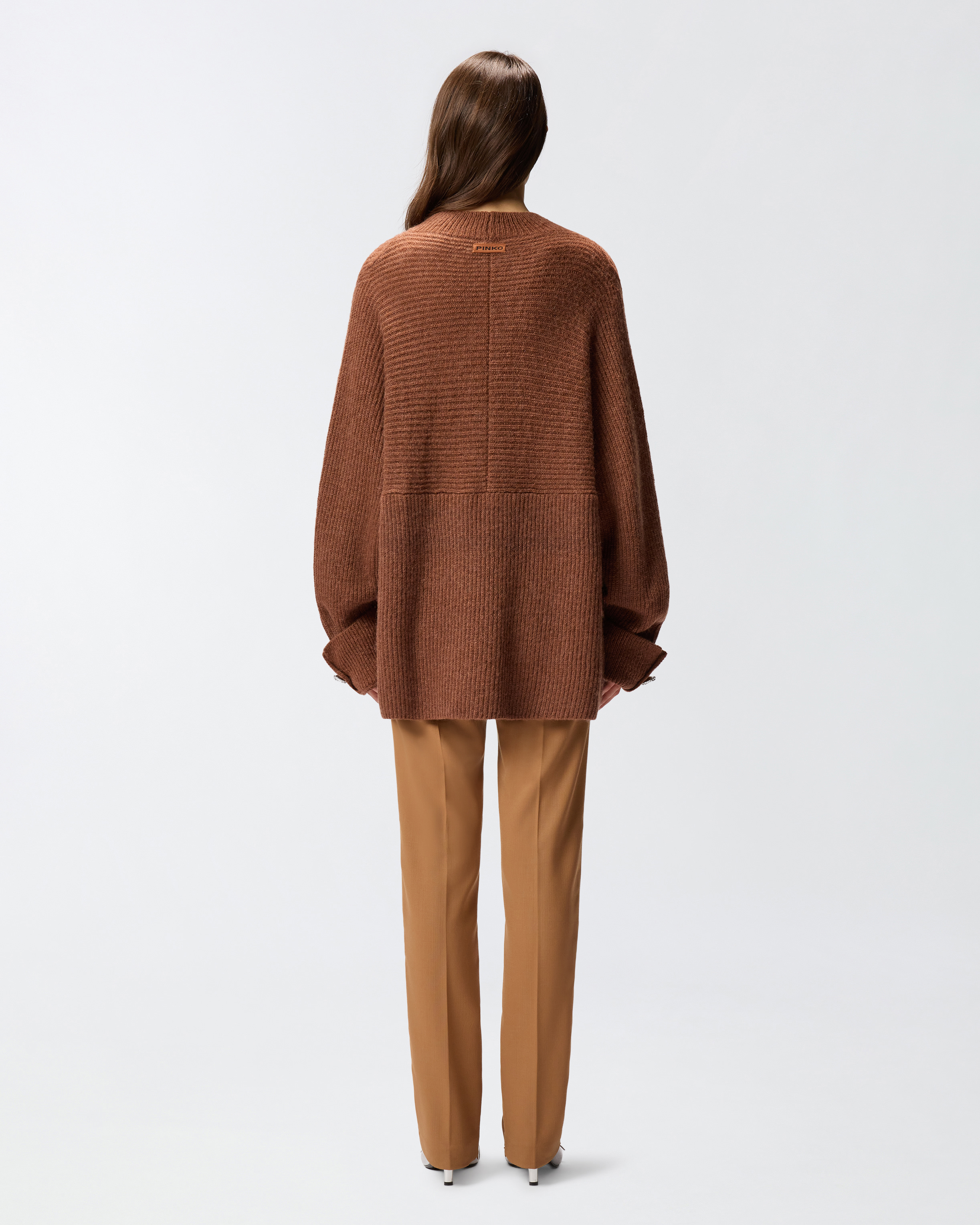 Maglione a costine con collo montante 2