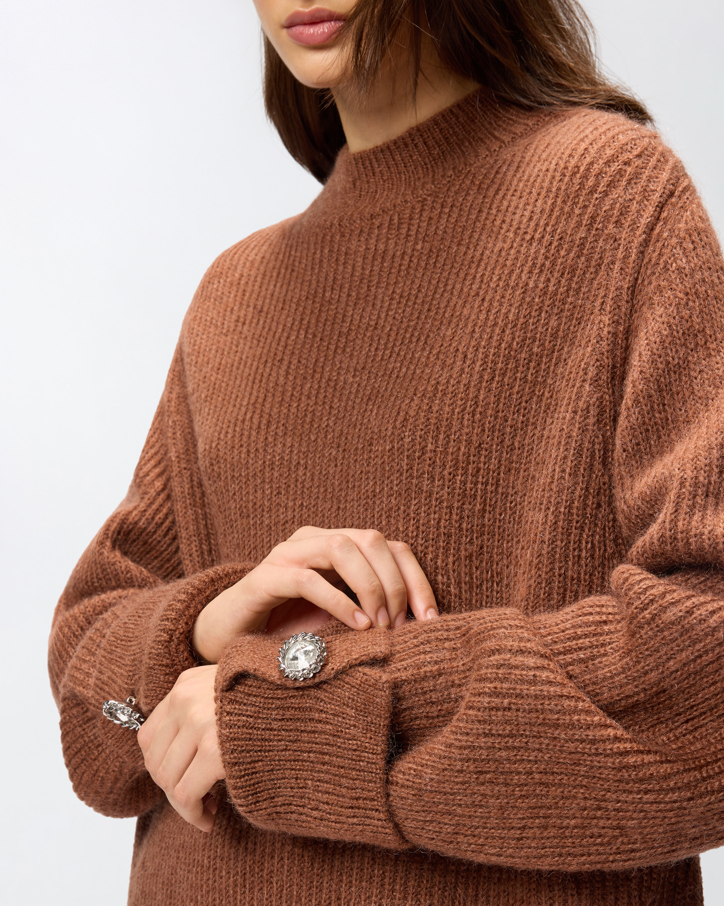 Maglione a costine con collo montante 3