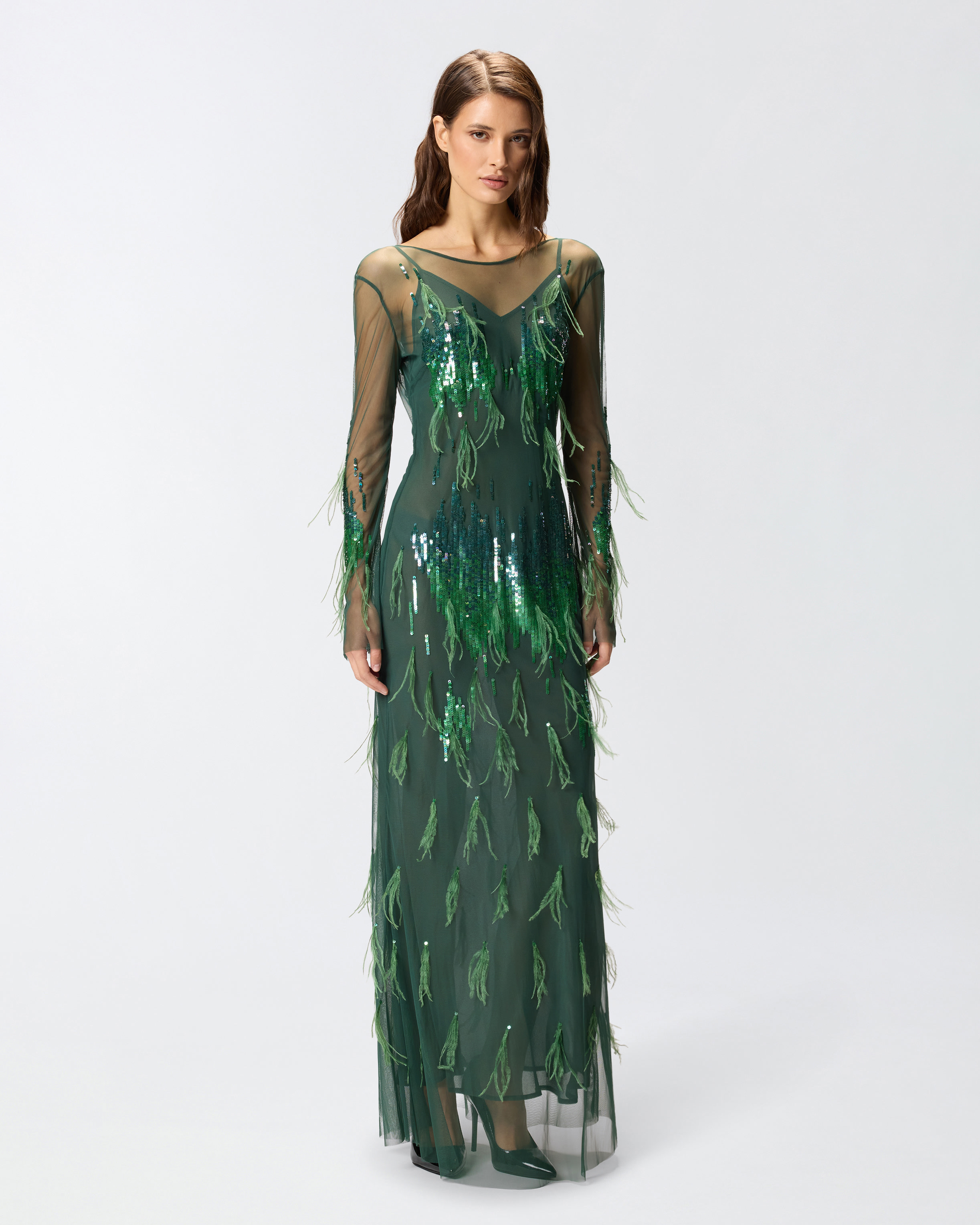 Vestido con lentejuelas y plumas 1