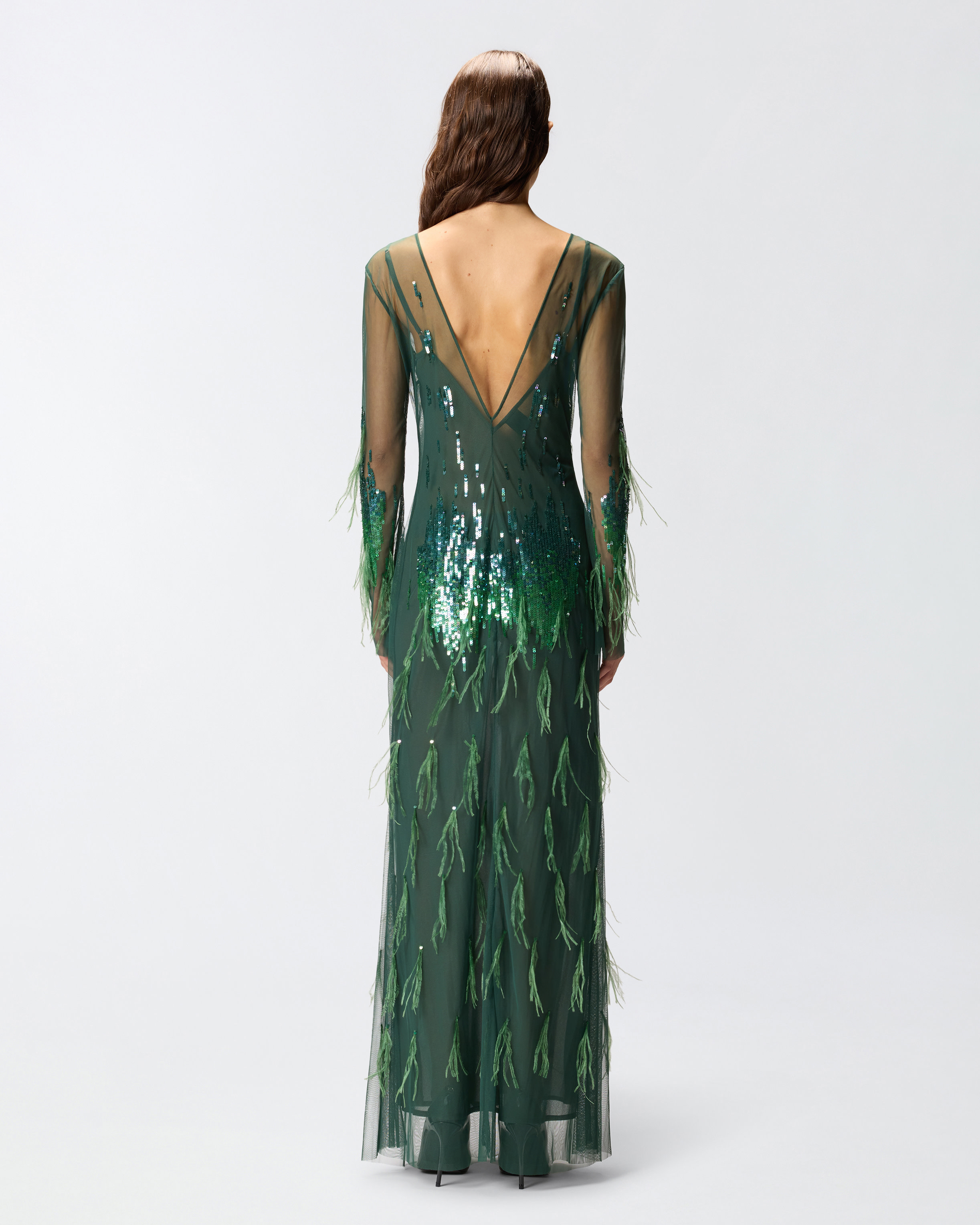 Vestido con lentejuelas y plumas 2