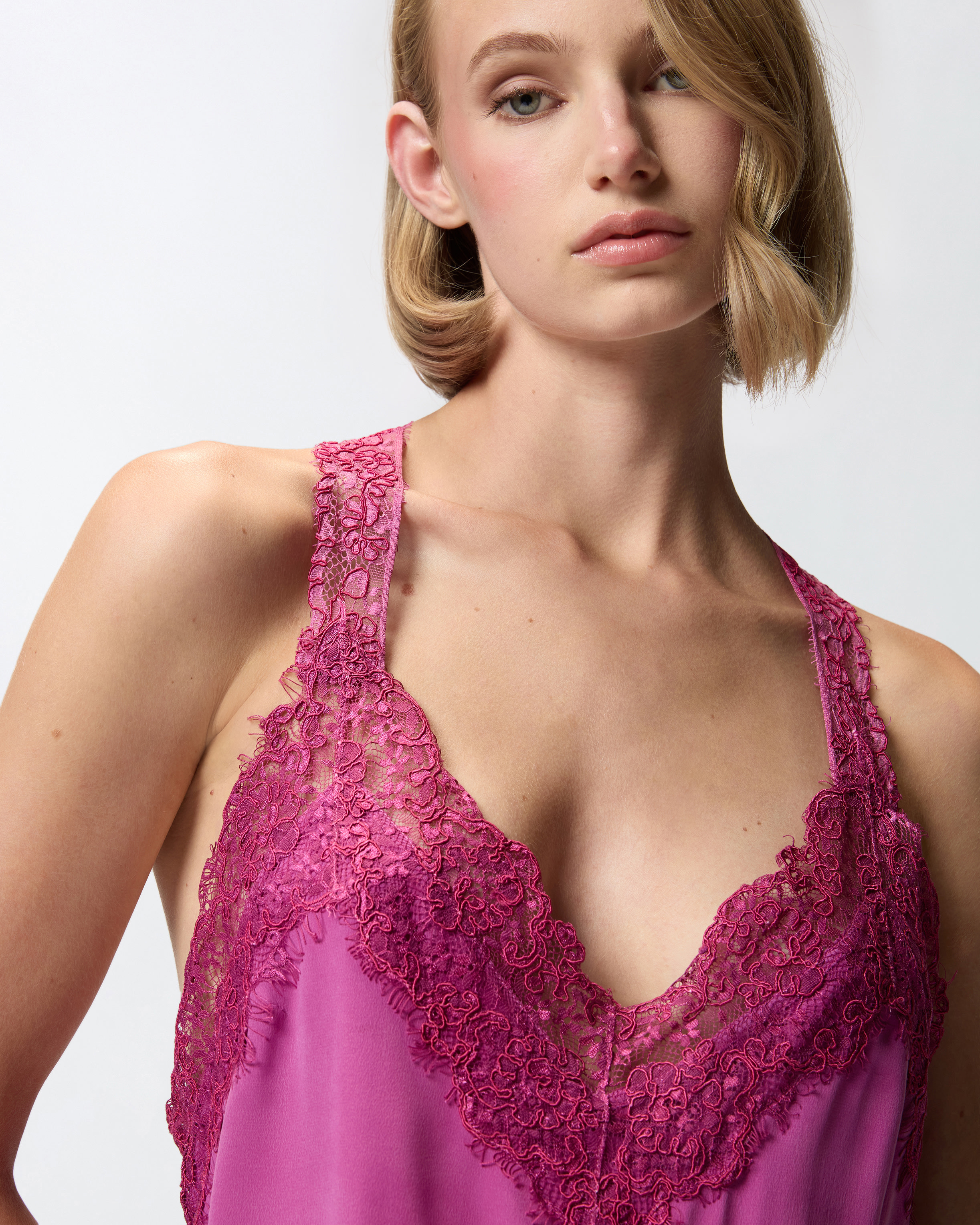 蕾丝装饰内衣式上衣 3