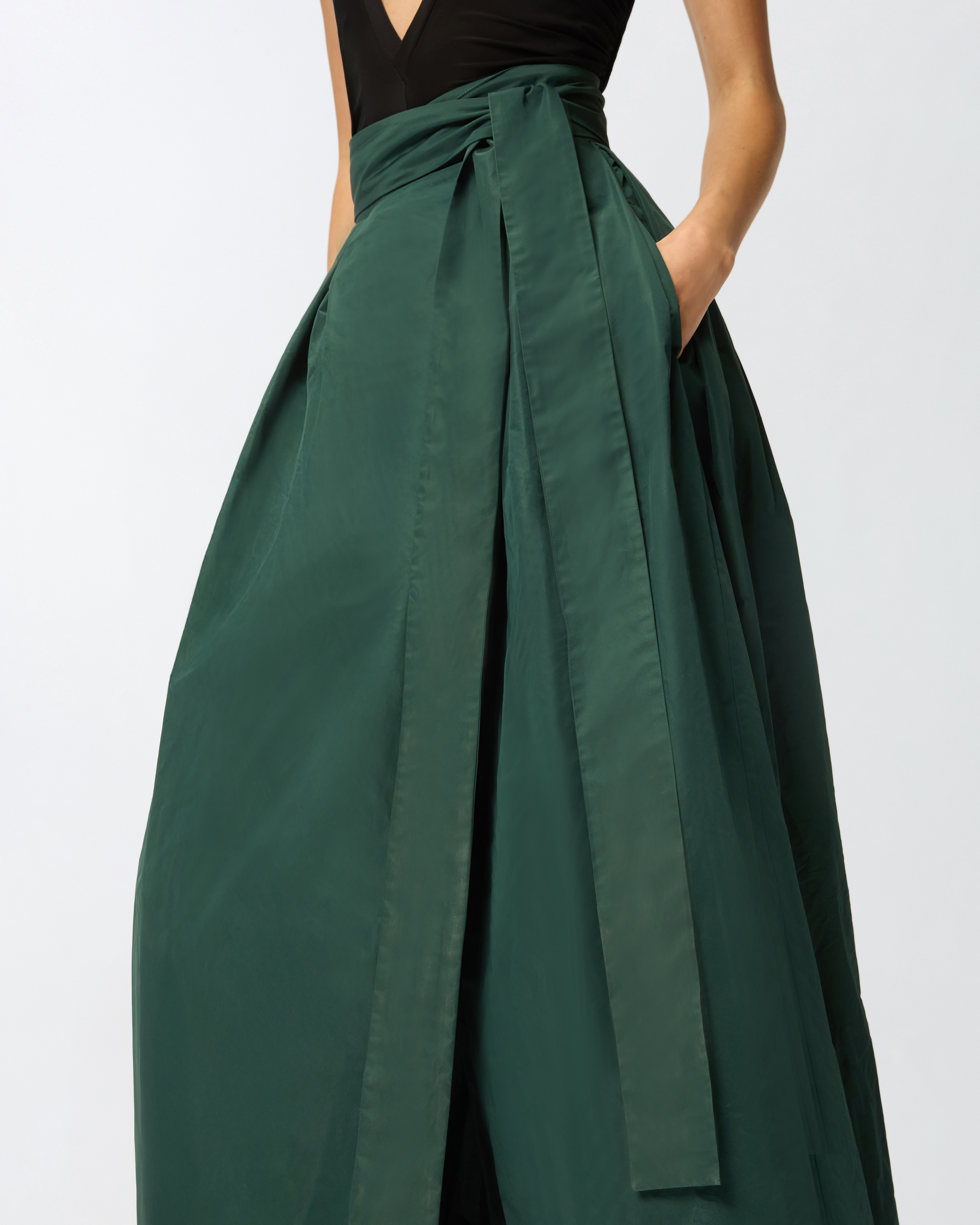Long full skirt with belt 3
