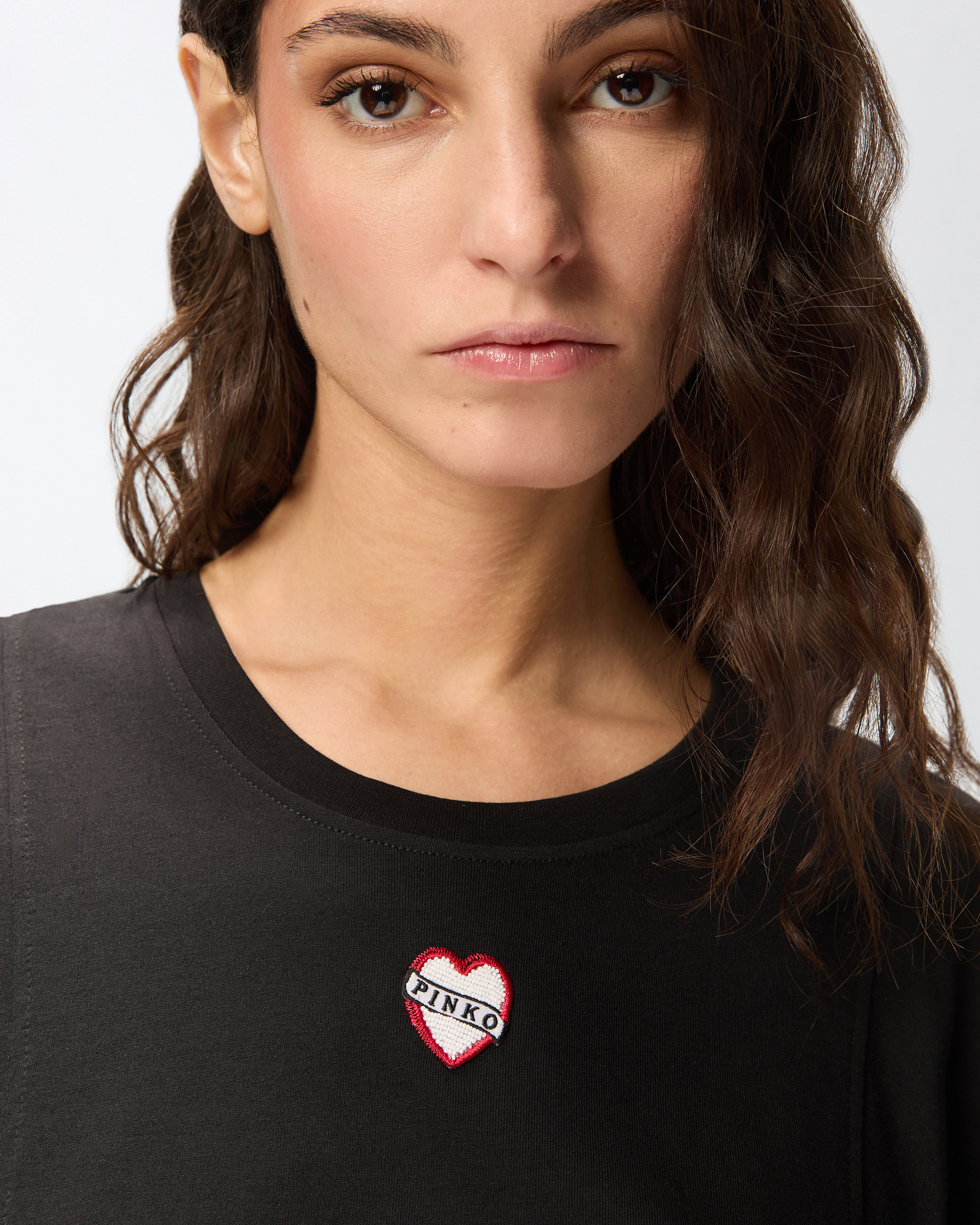 爱心刺绣 T 恤 3