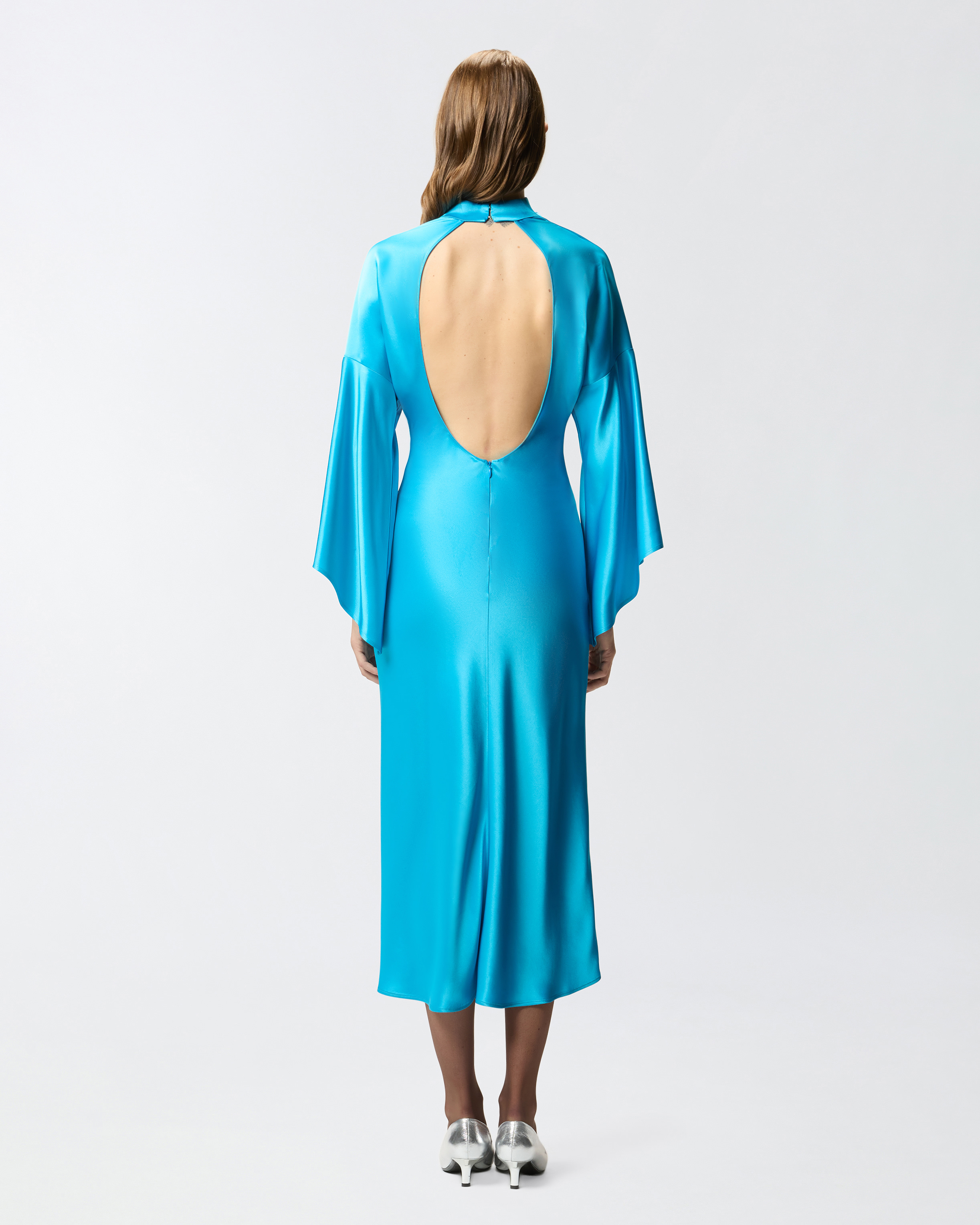 Long, fluid satin dress 2