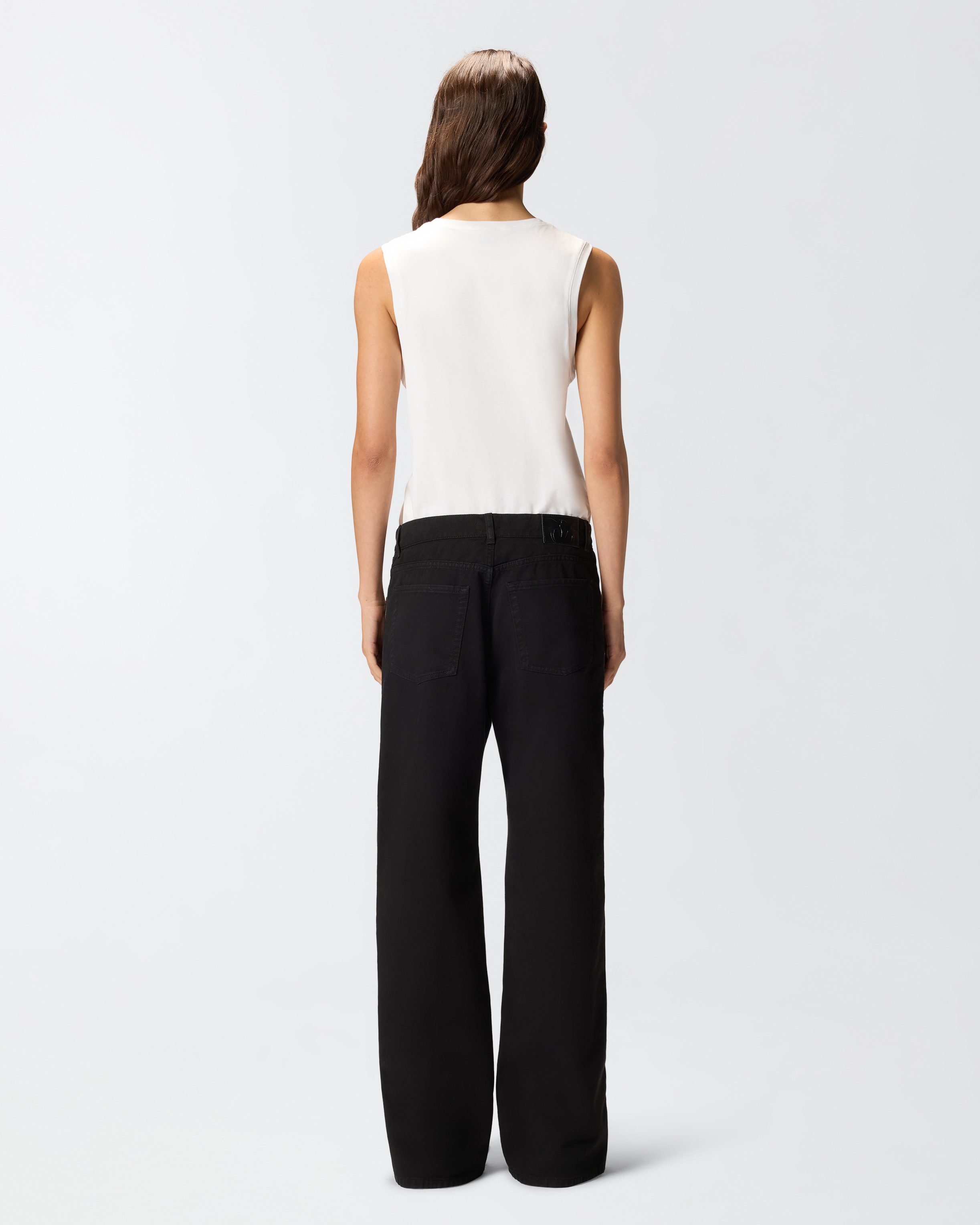 Sleeveless T-shirt with heart embroidery 2