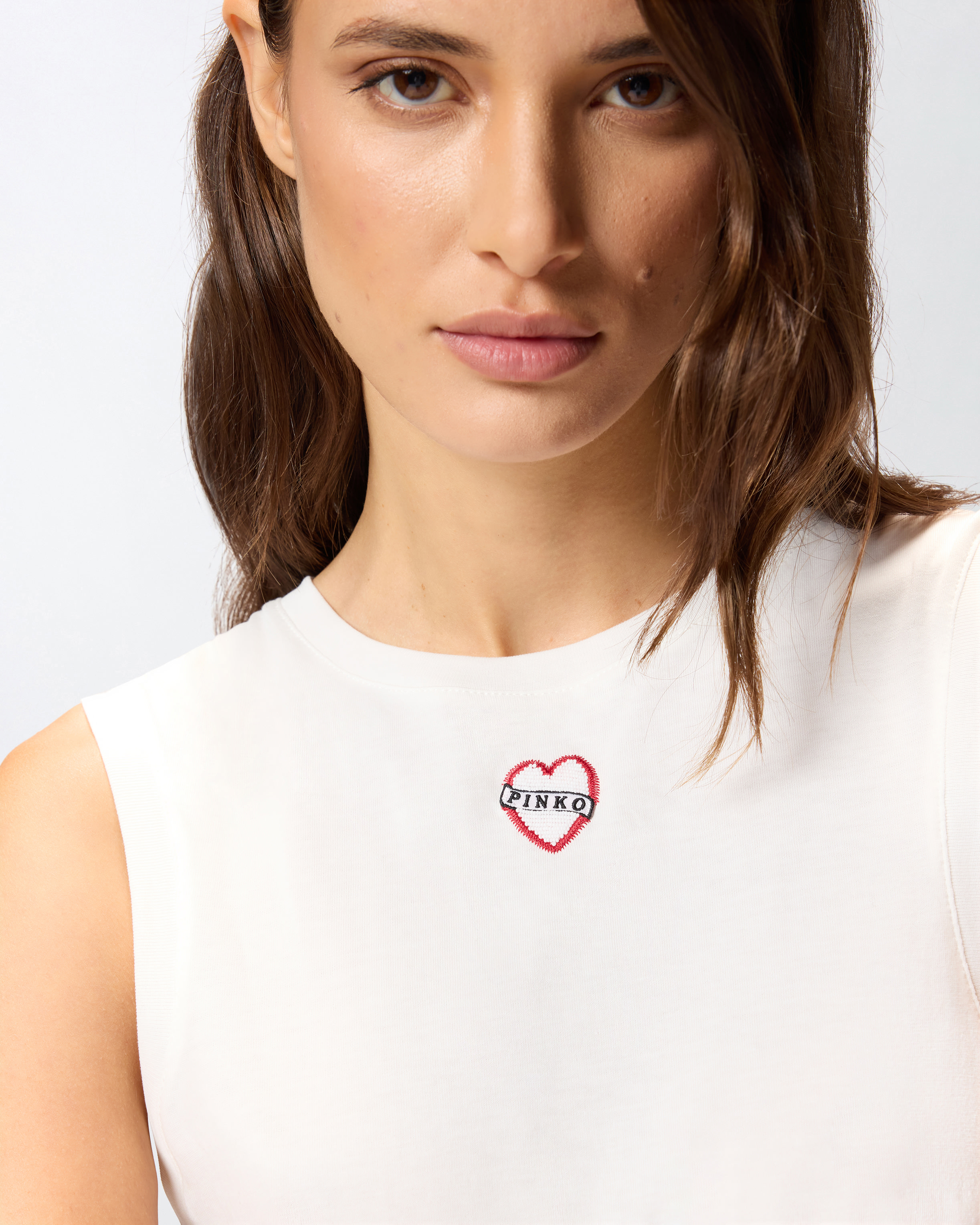 Sleeveless T-shirt with heart embroidery 3