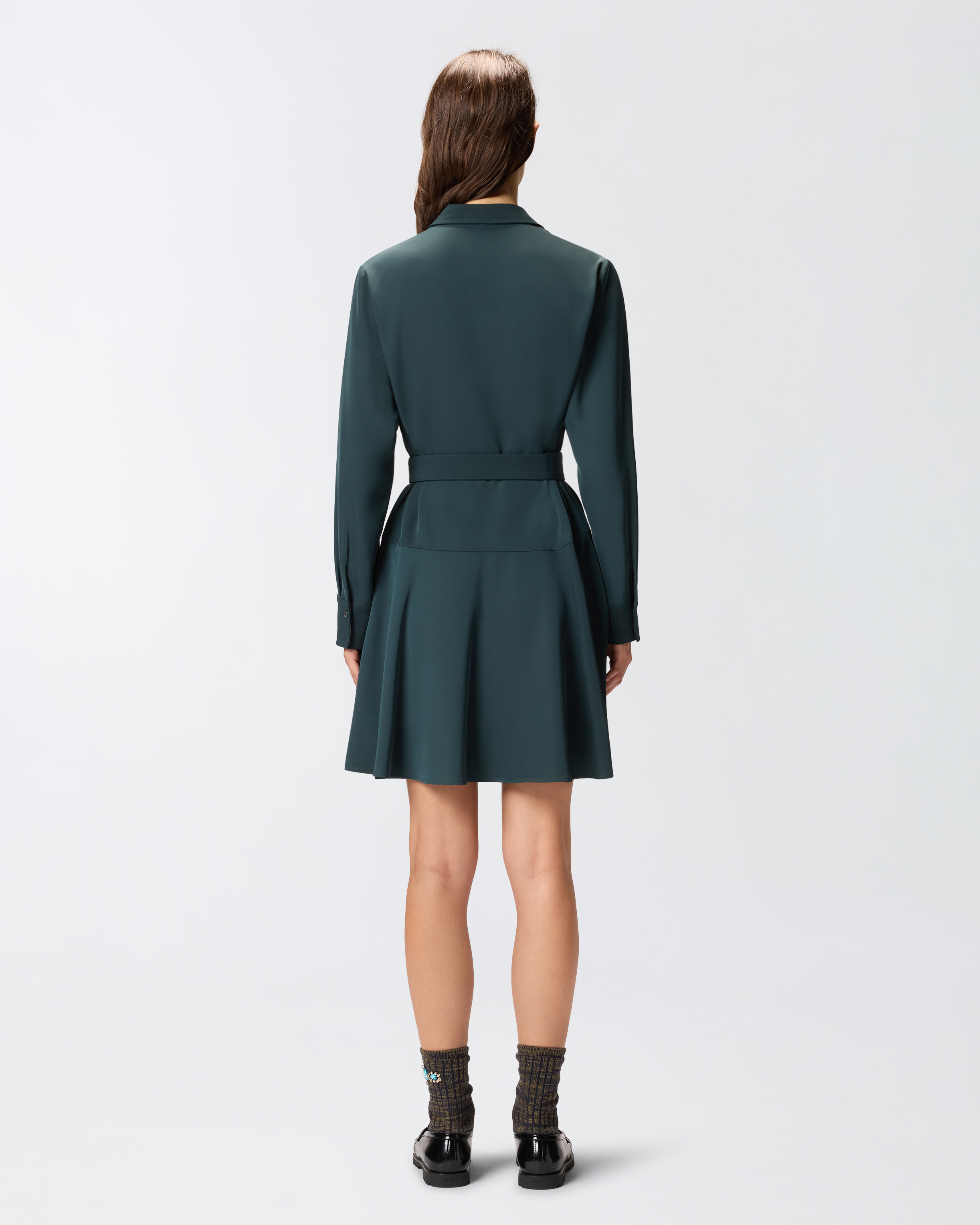 垂顺织物短款连衣裙 2