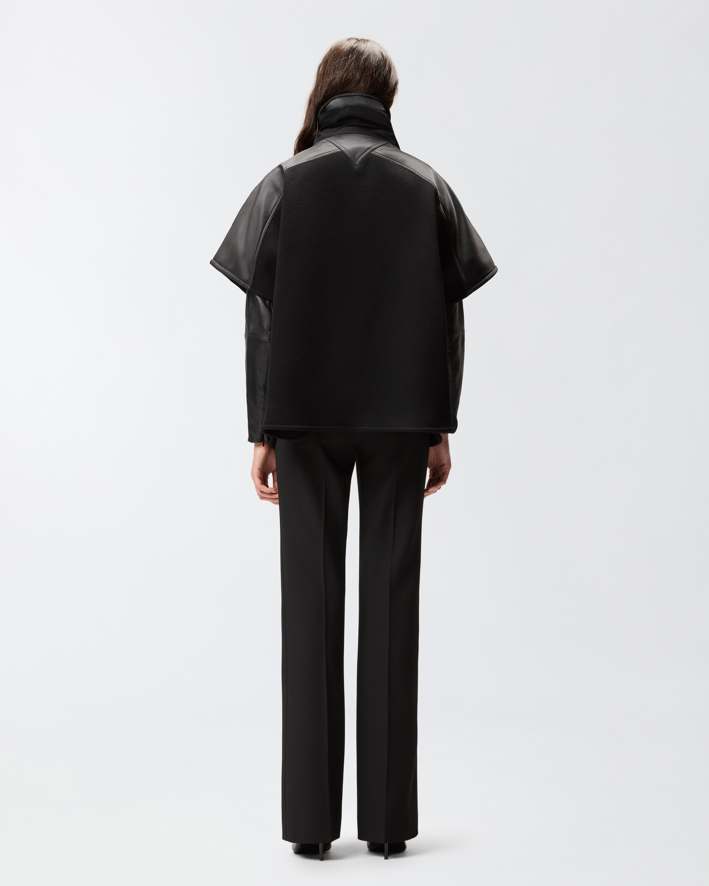 Capa de paño con cuello alto 2