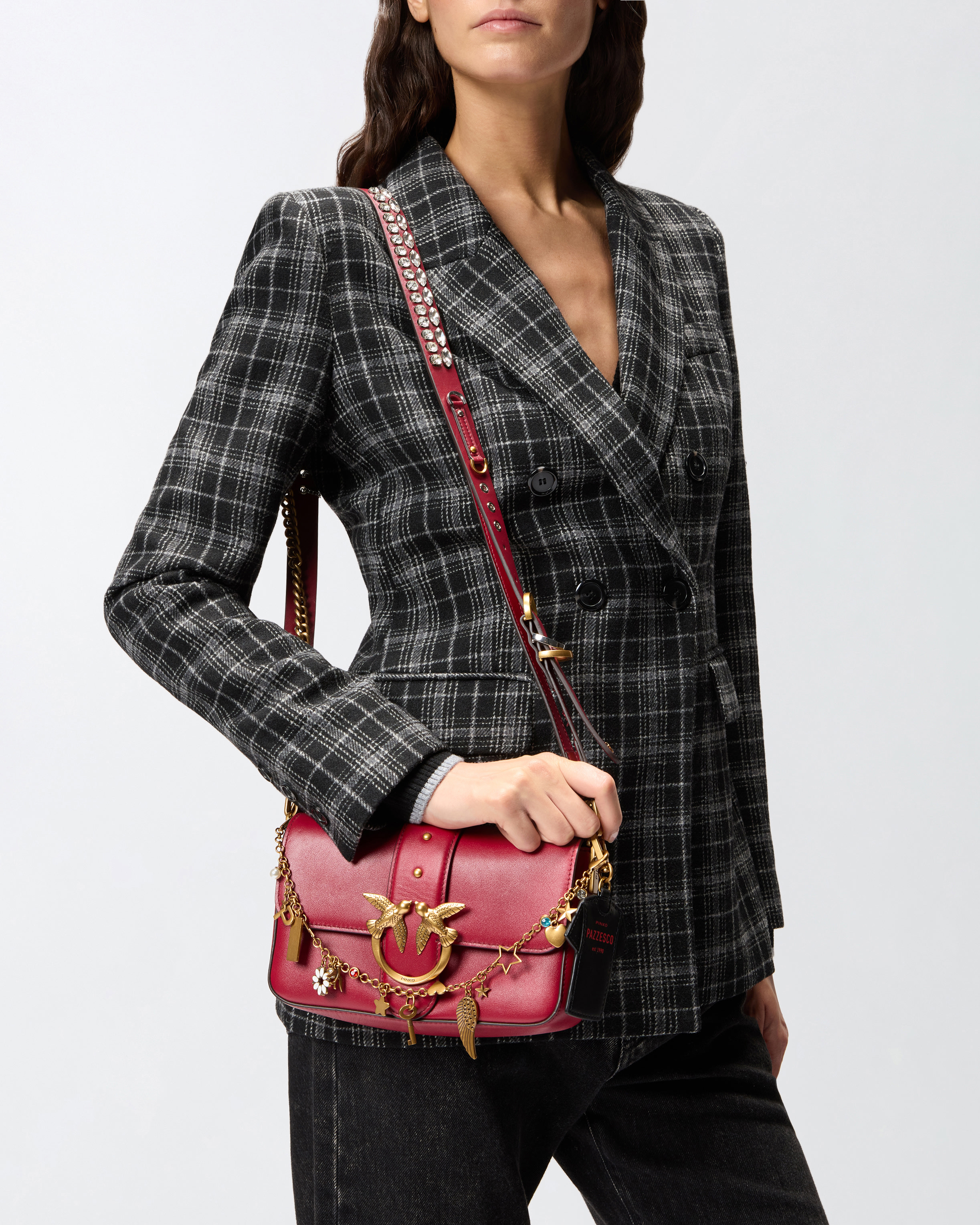 Borsa a spalla piccola Mini Love Bag Slouchy in pelle con doppia tracolla 4