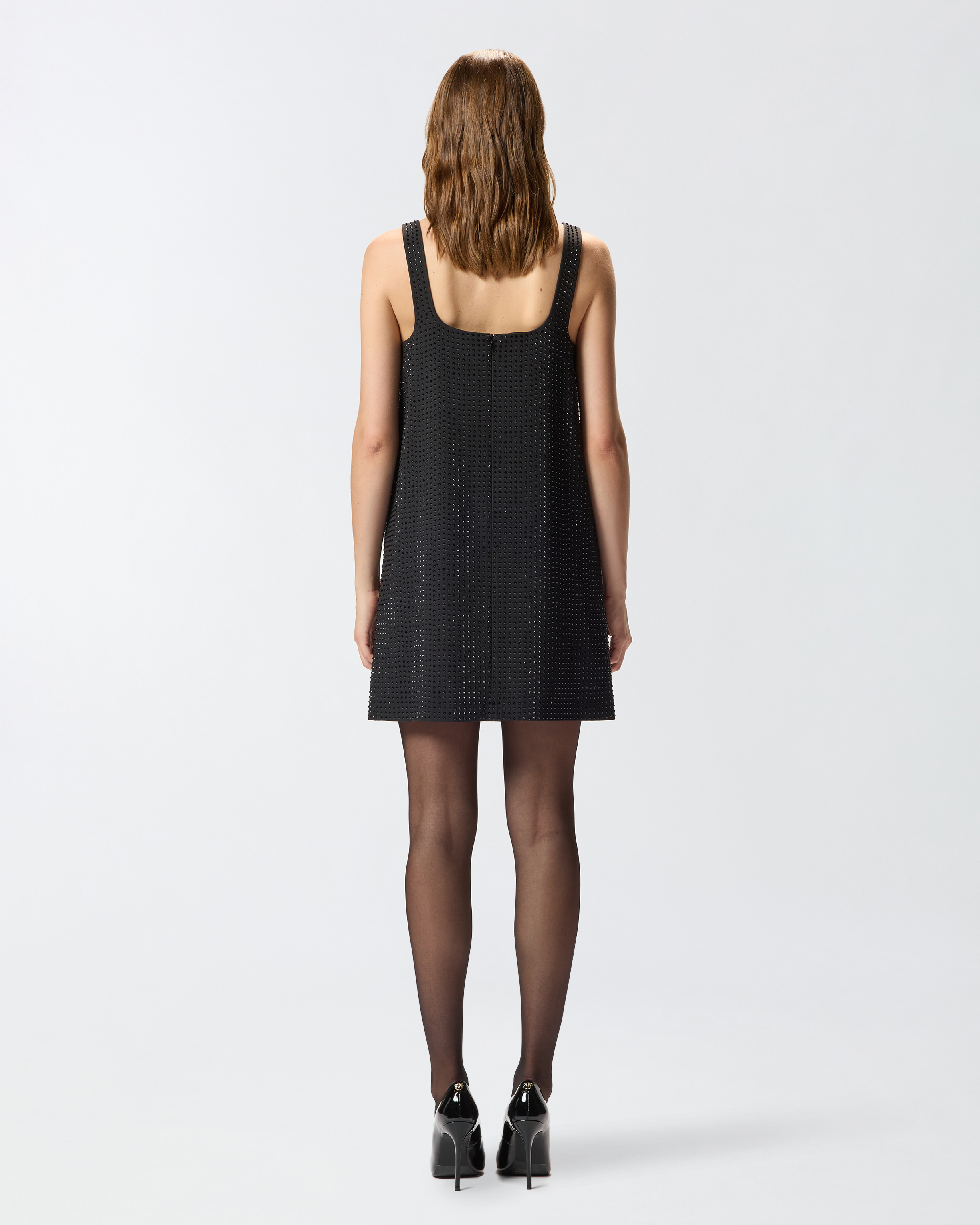 Короткое платье с россыпью стразов 2