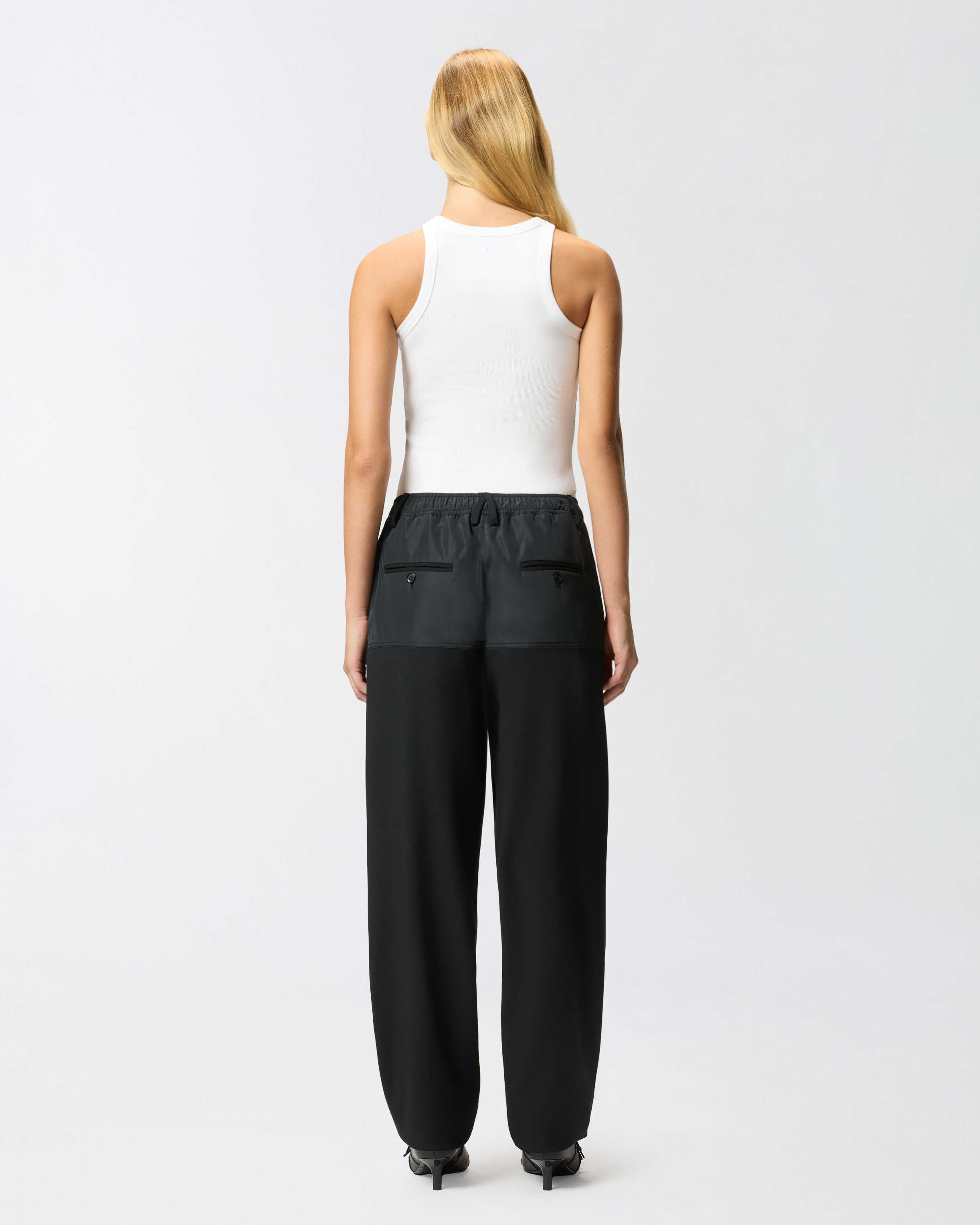 Canotta con strass e borchie 2