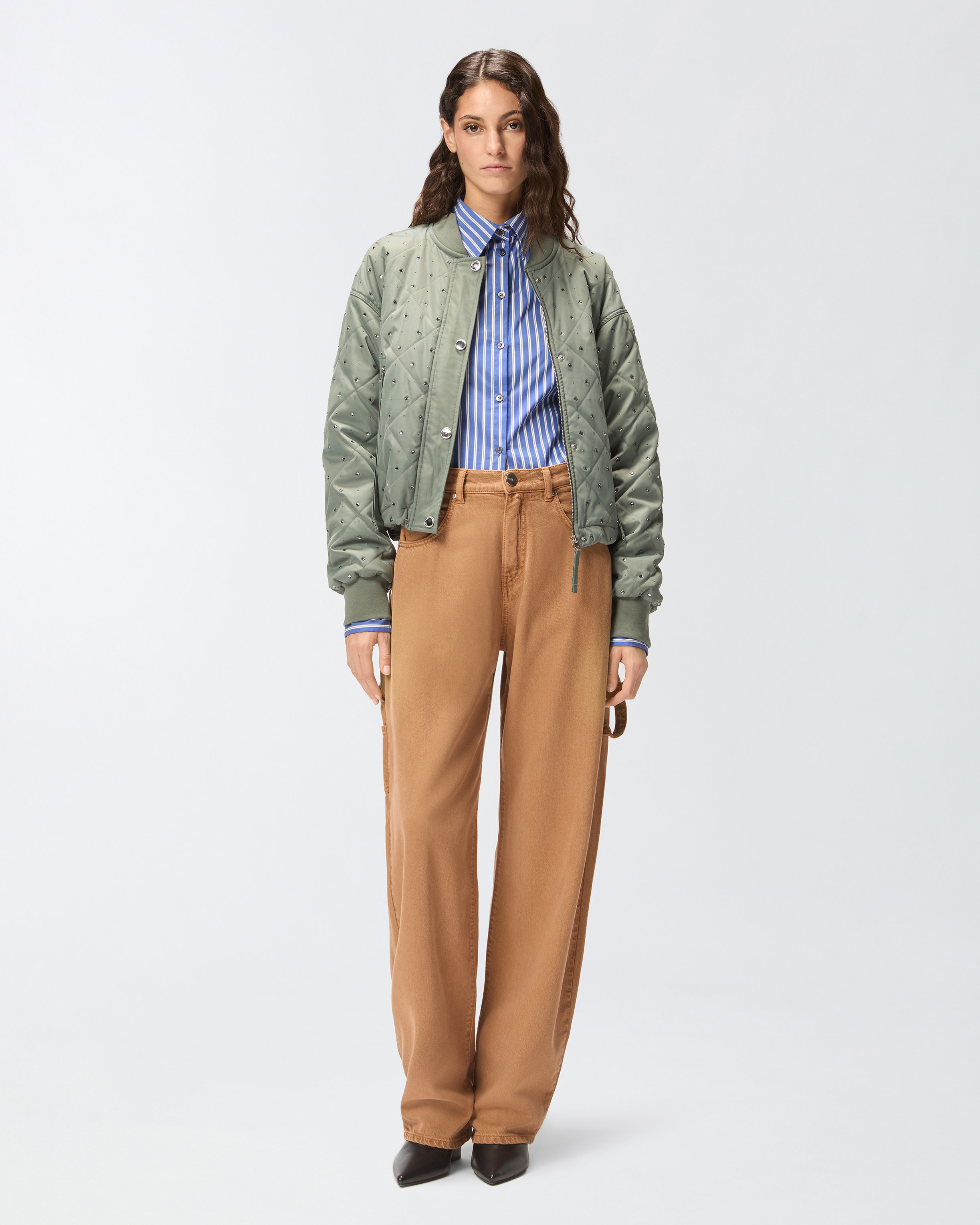 Стеганый бомбер со стразами и заклепками 1