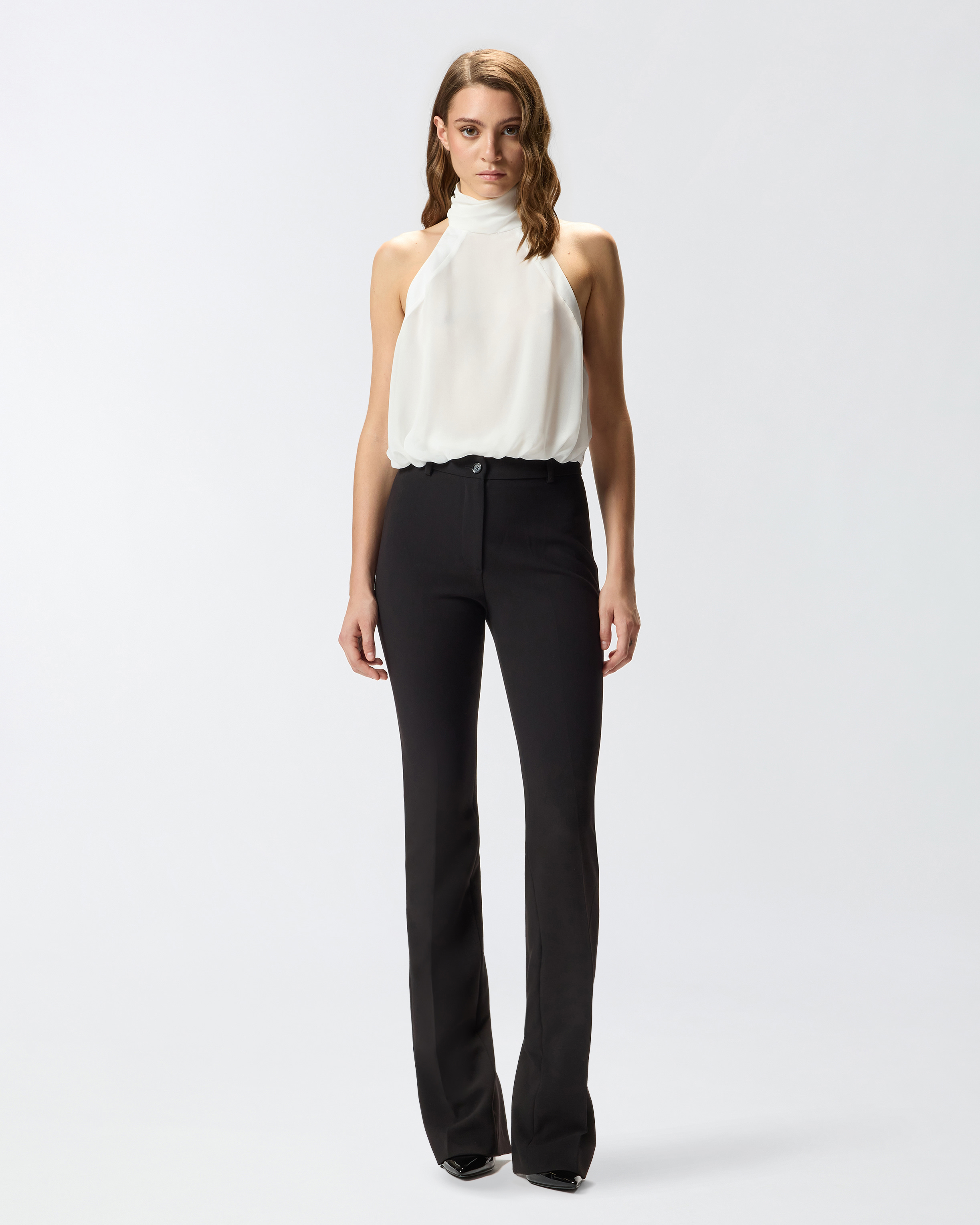 Топ с американской проймой и фигурной прорезью на спинке 1