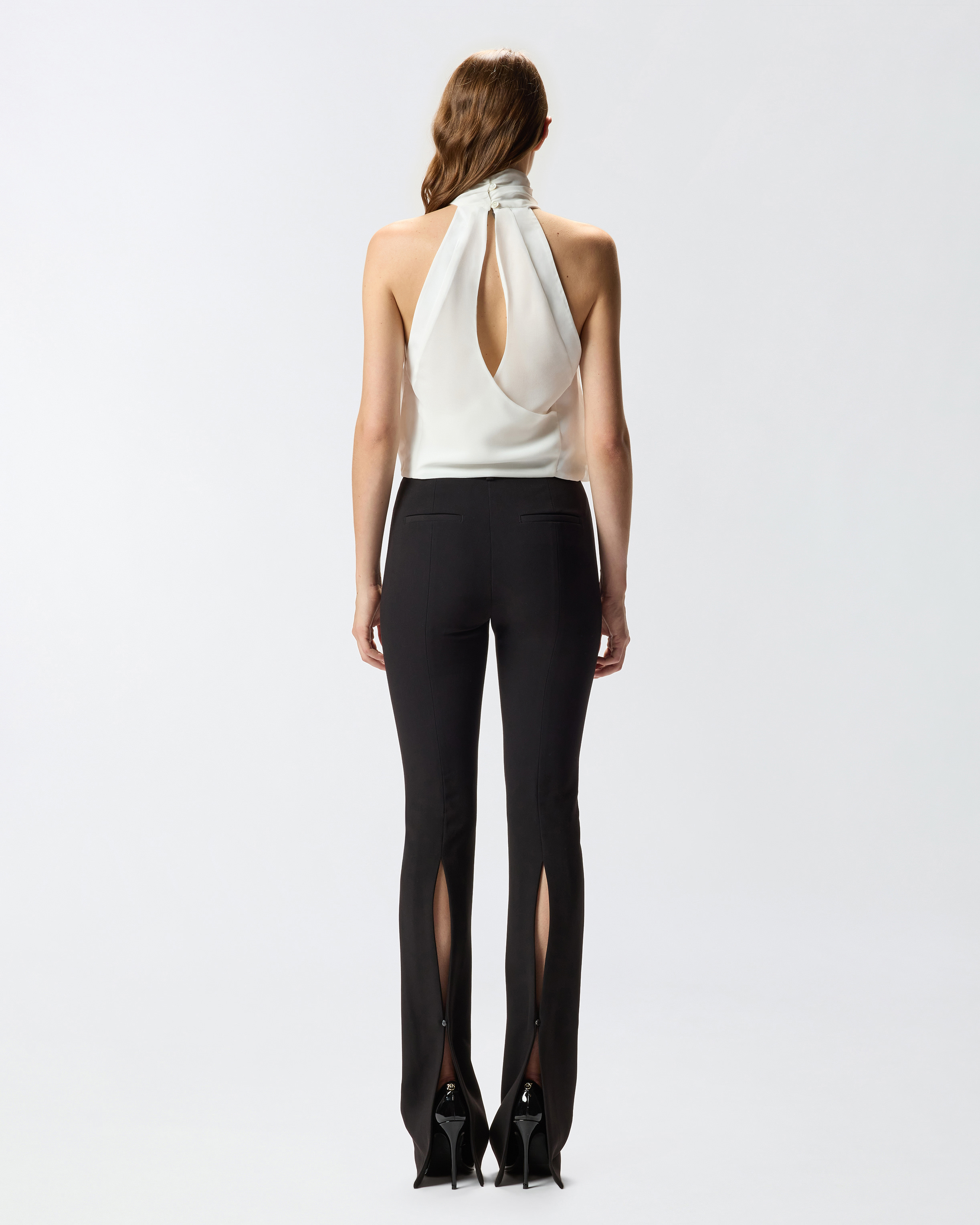 Топ с американской проймой и фигурной прорезью на спинке 2