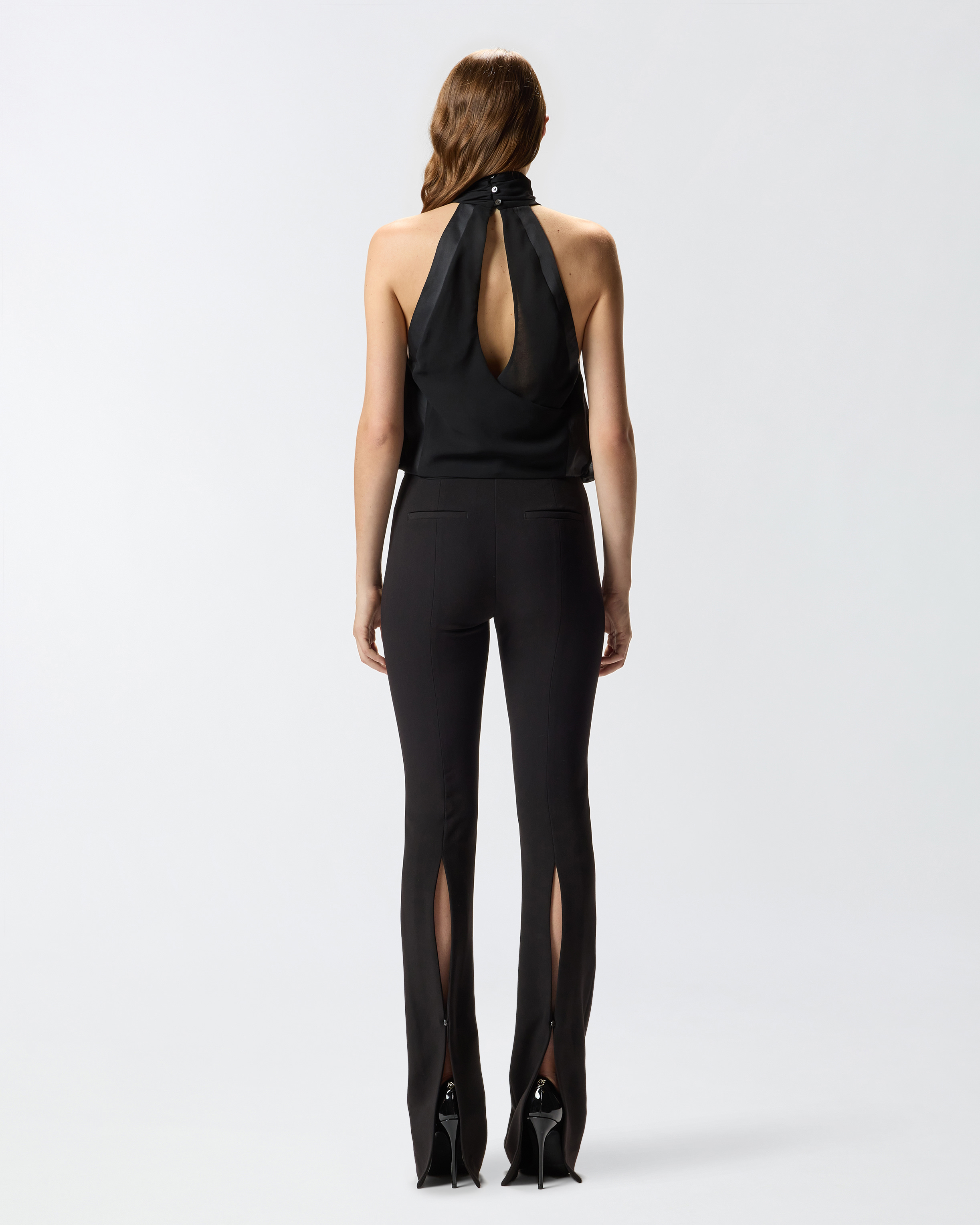 Топ с американской проймой и фигурной прорезью на спинке 2