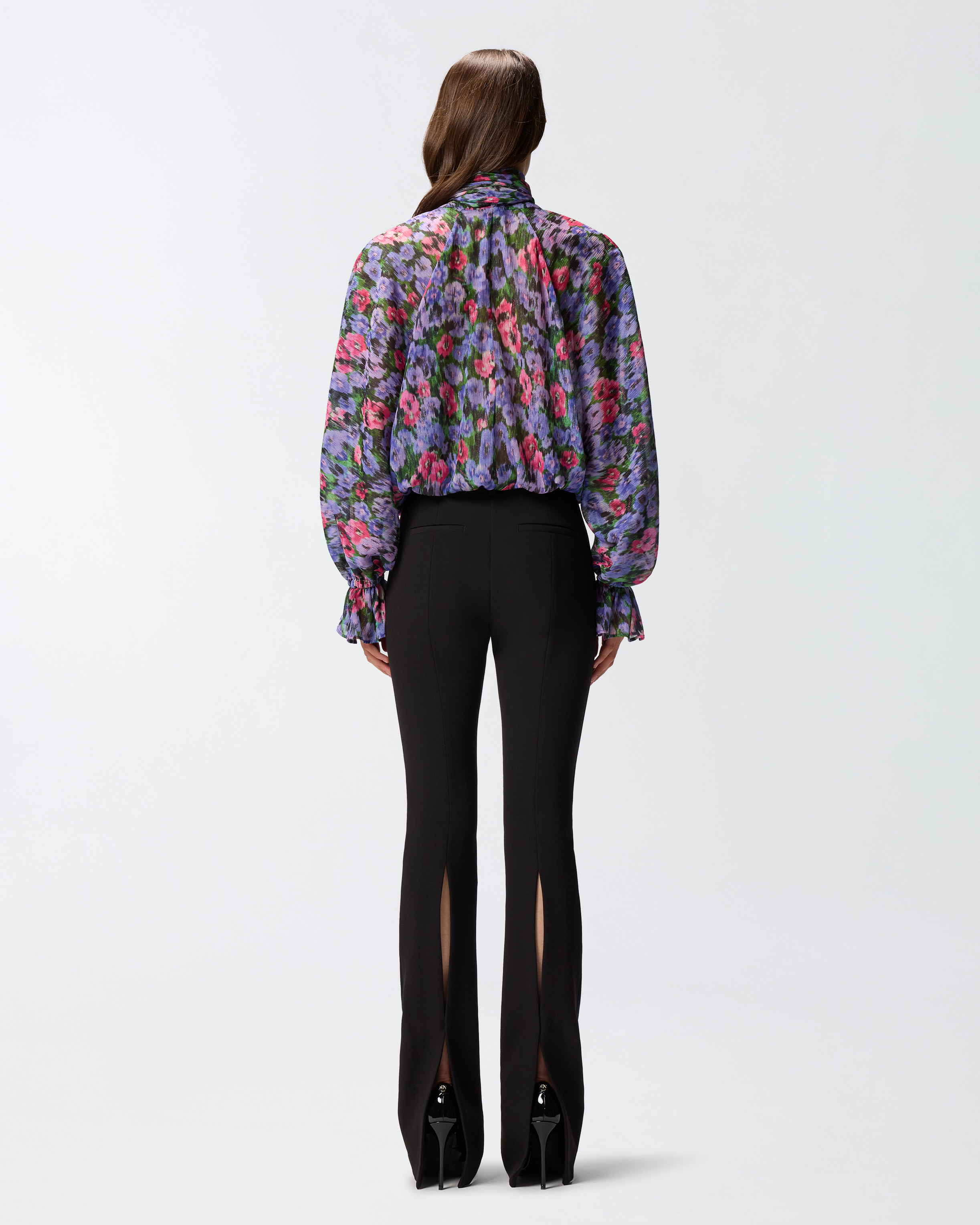 Bluzka w kwiaty z falbaną 2