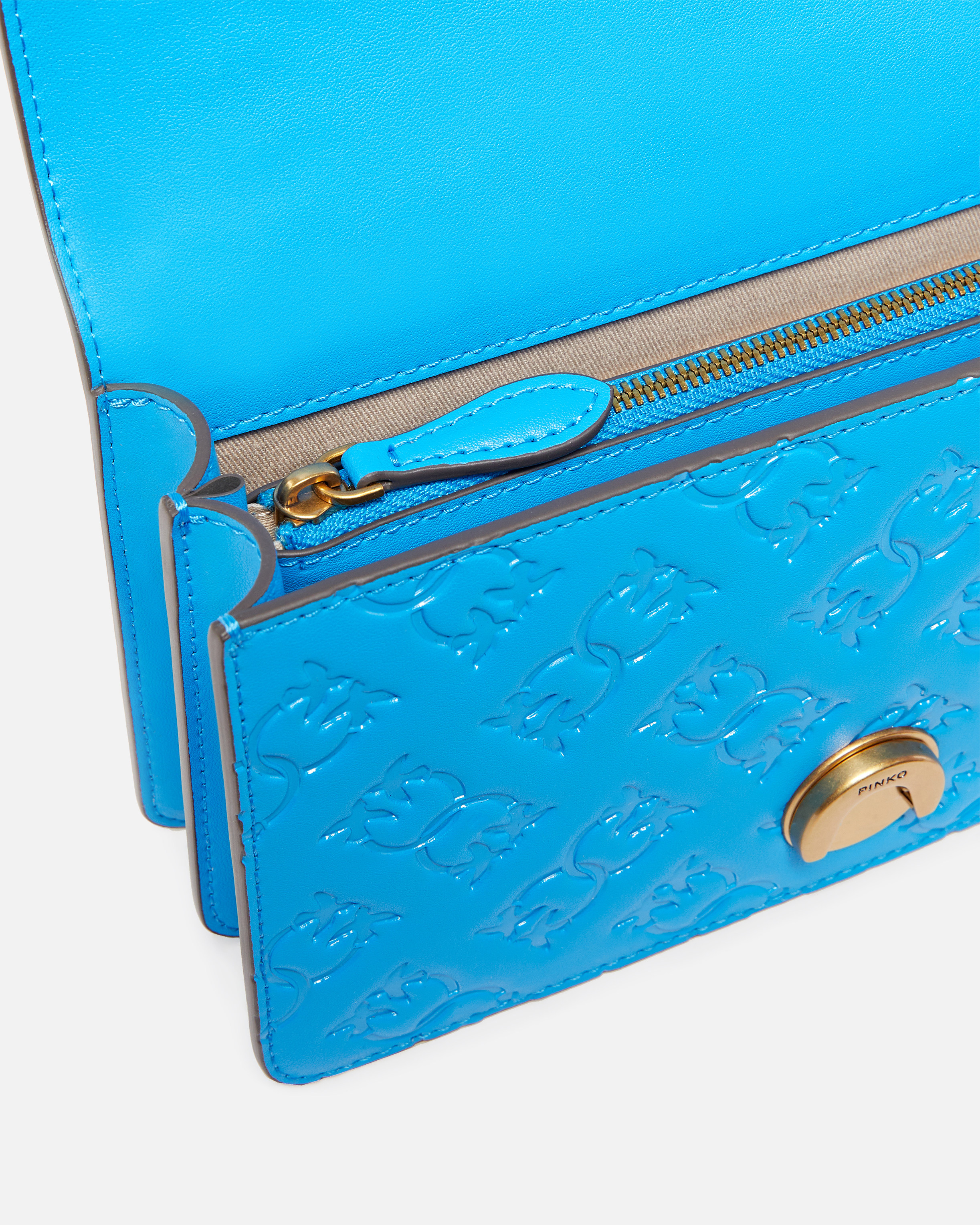 Мини-сумка кросс-боди Love Bag с тисненым фирменным узором 3