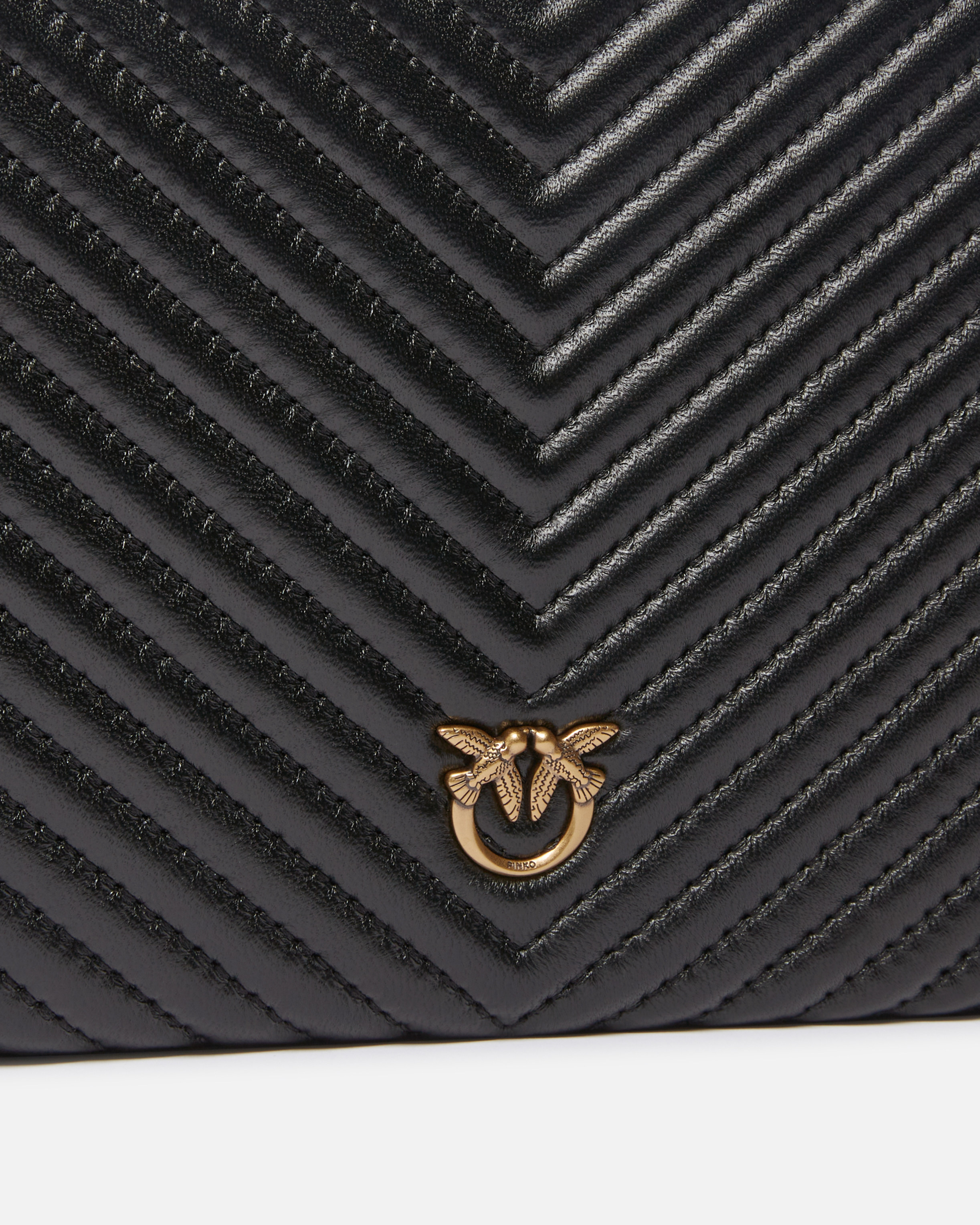 Маленькая стеганая сумка-конверт из кожи наппа 2