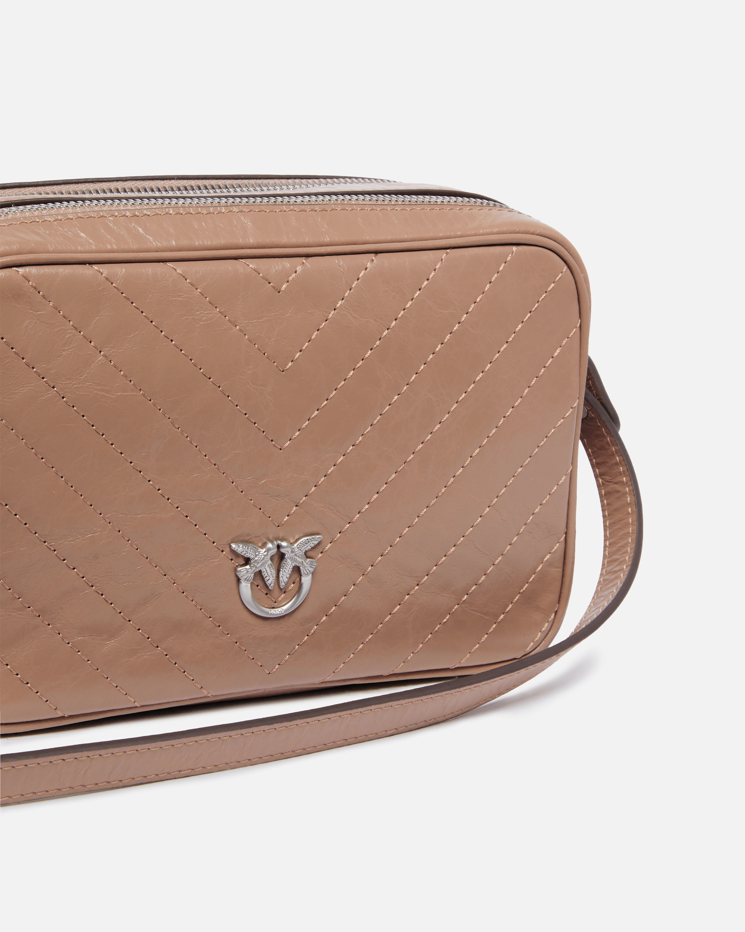 Сумка Camera Bag среднего размера из кожи с шевронным узором 2