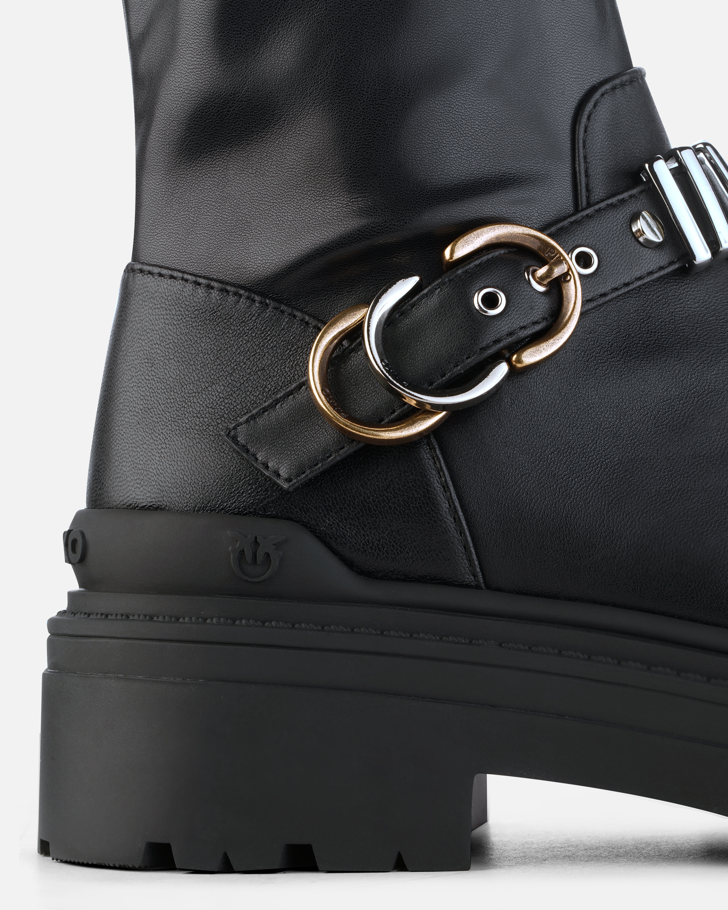 Botas mosqueteras con aplicaciones metálicas 3