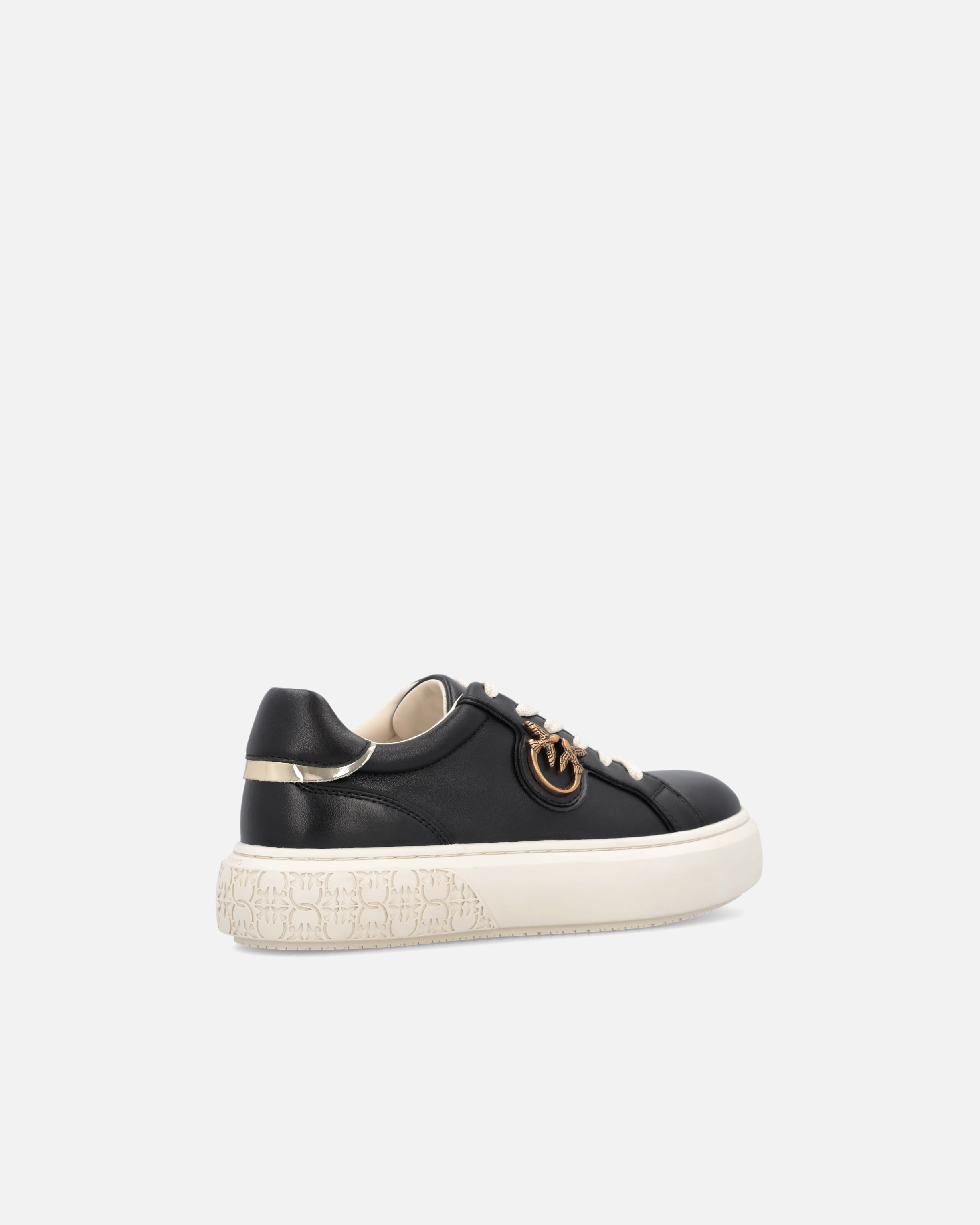 Shop Pinko Sneakers En Cuir À Plaquette Love Birds In Black/platinum