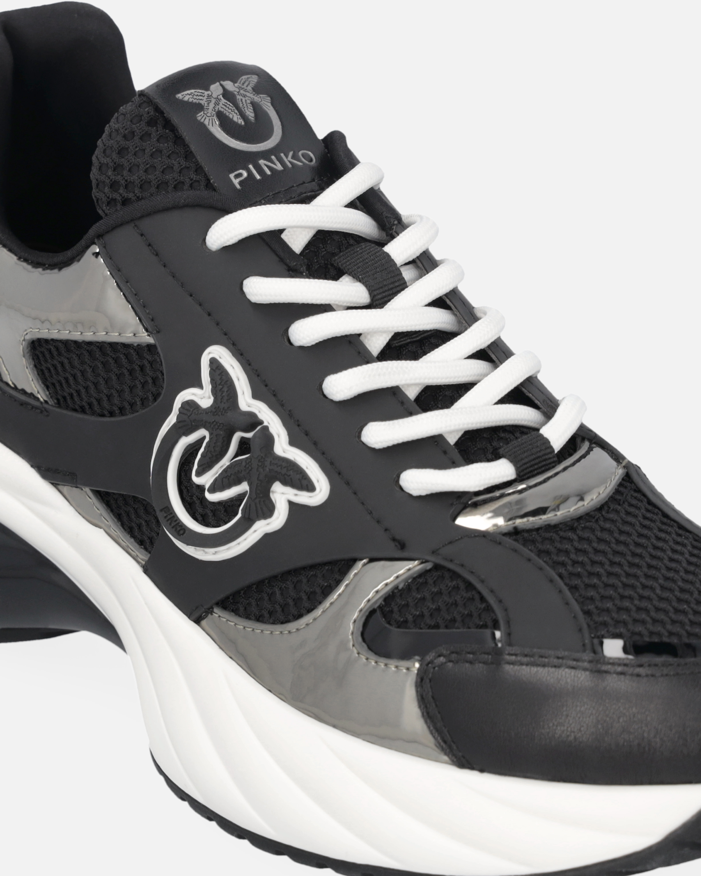 Pinko Logo-patch Round Toe Sneakers In Noir/canon De Fusil