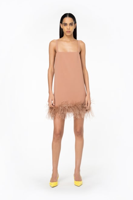 Out On The Town Mini-robe bandeau blanche a plumes – Club L London