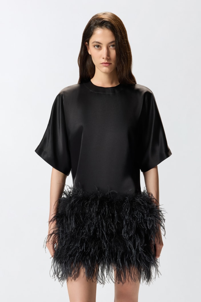 Robe De Soirée En Satin Brillant À Plumes