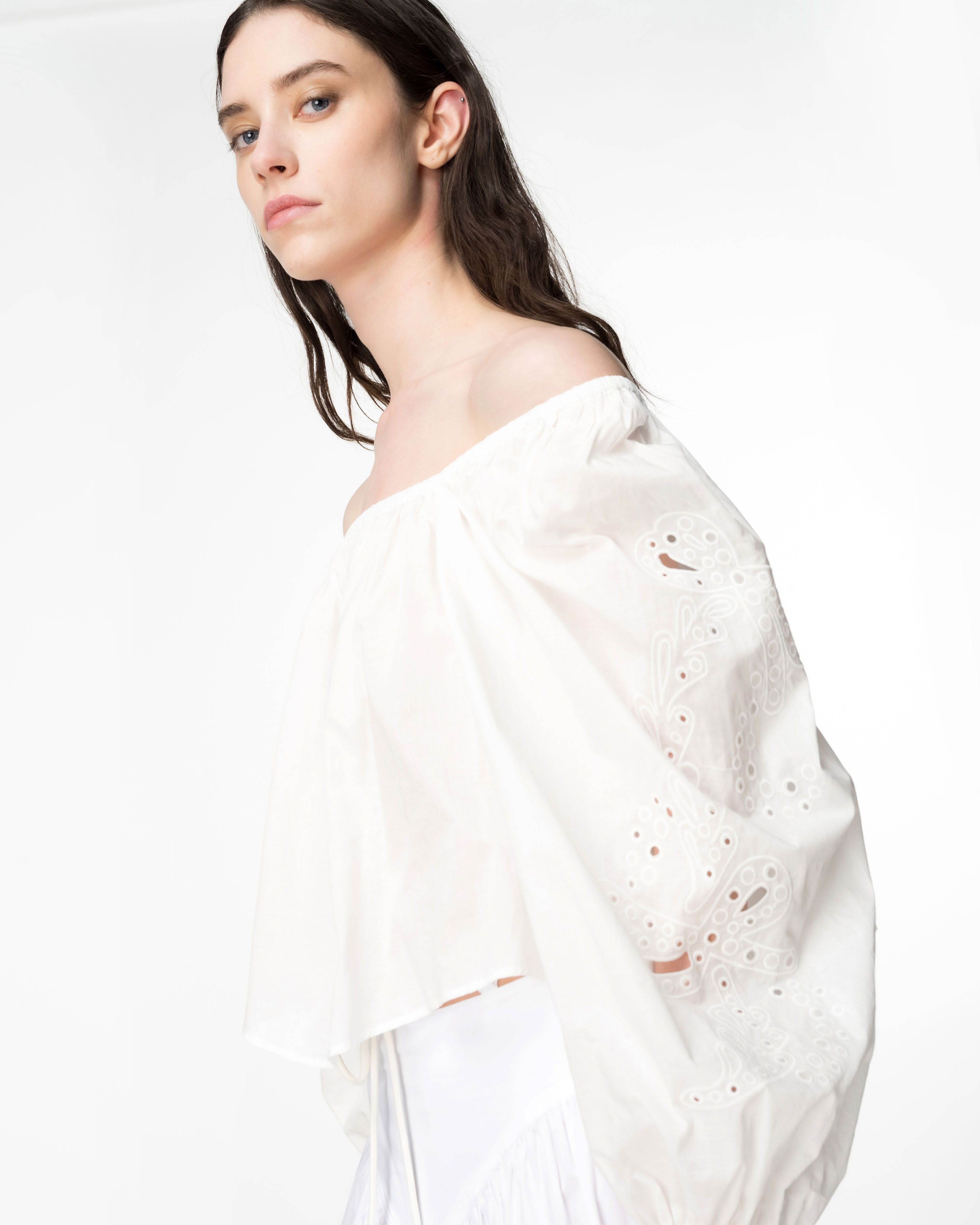 Blusa corta con bordado ingles PINKO Compra en linea