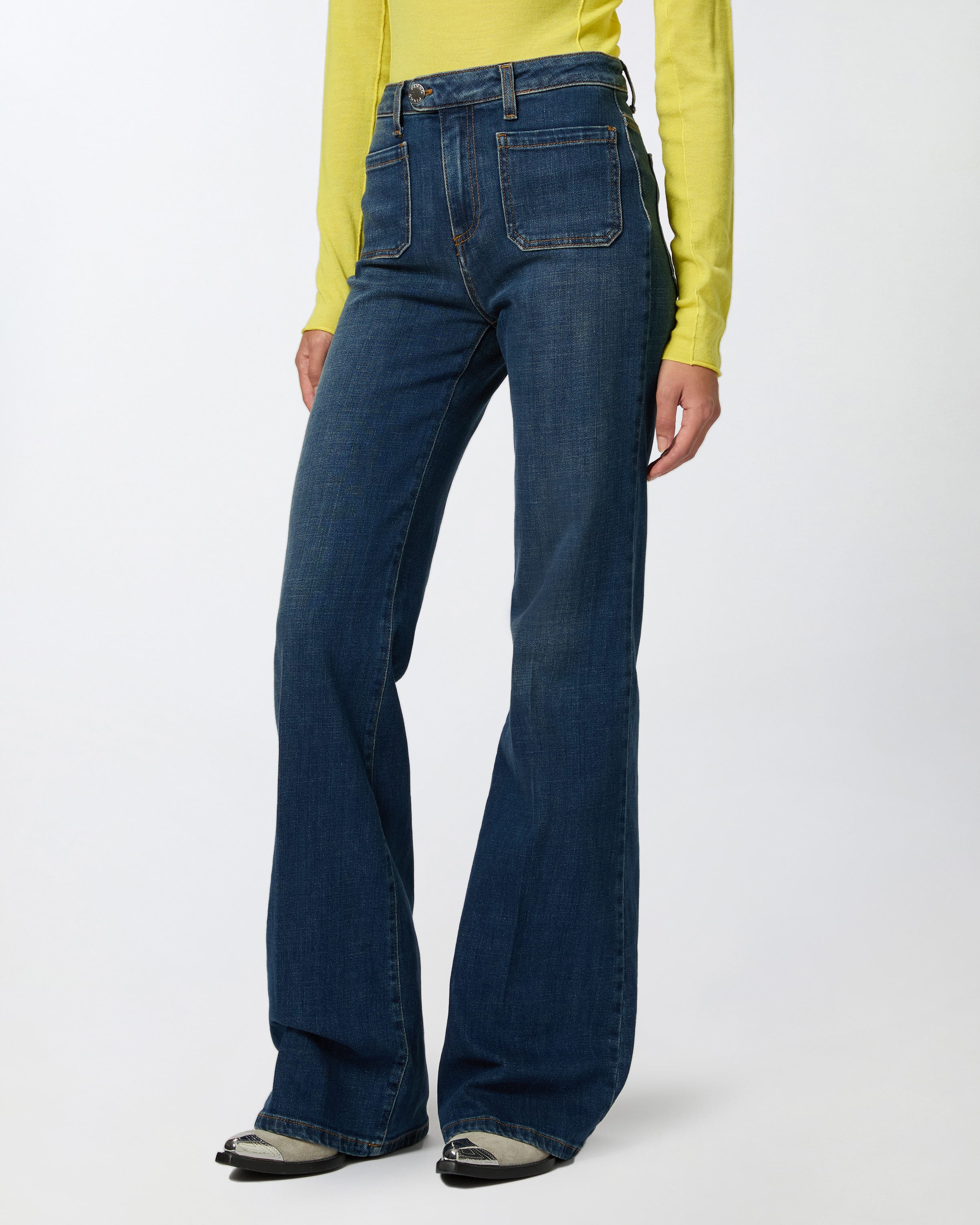 Jeans con bottone storto online