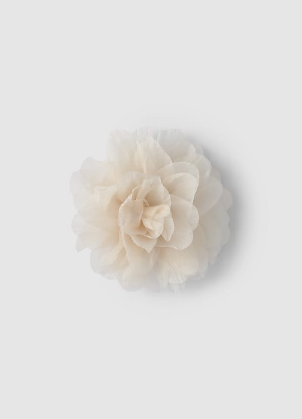 Spilla con fiore in tessuto