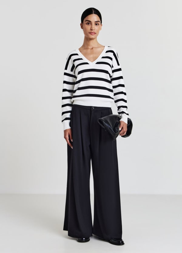 Maglia con scollo a V a righe