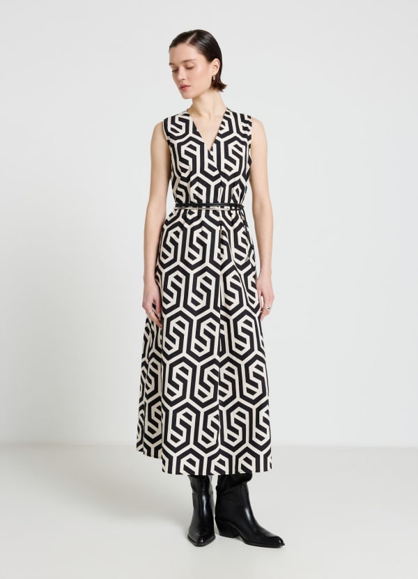 Vestito lungo smanicato con stampa geometrica
