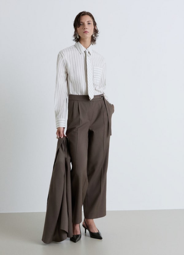 Camicia a righe con cravatta